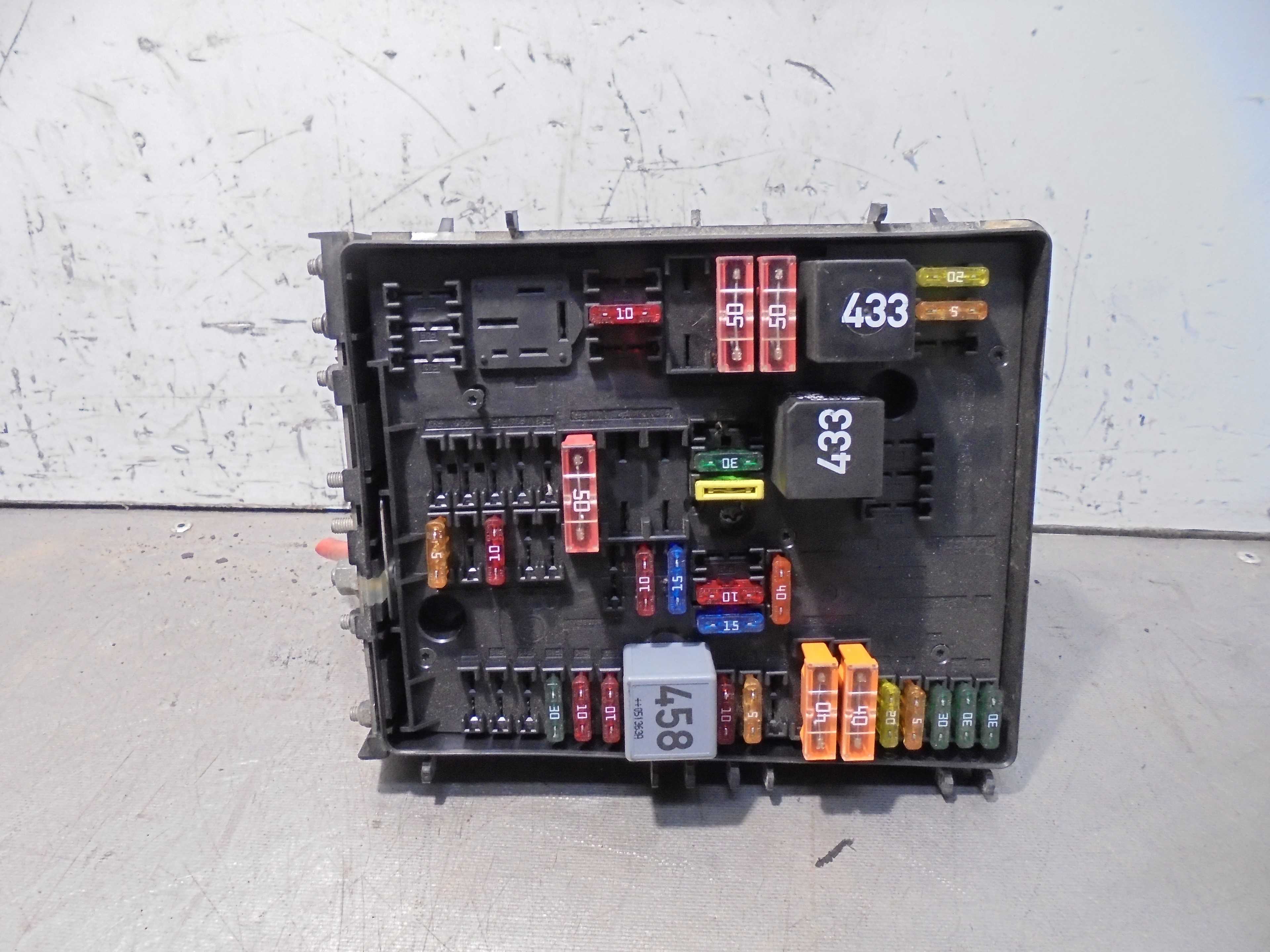 Recambio de caja reles / fusibles para volkswagen touran (1t1) highline referencia OEM IAM   