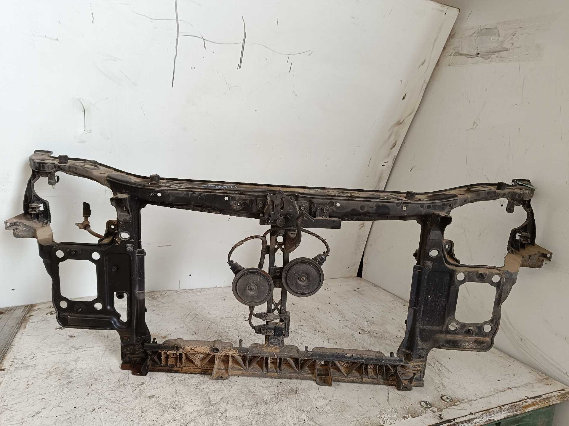 Recambio de panel frontal para kia cerato 2.0 ex crdi berlina (4-ptas.) referencia OEM IAM   
