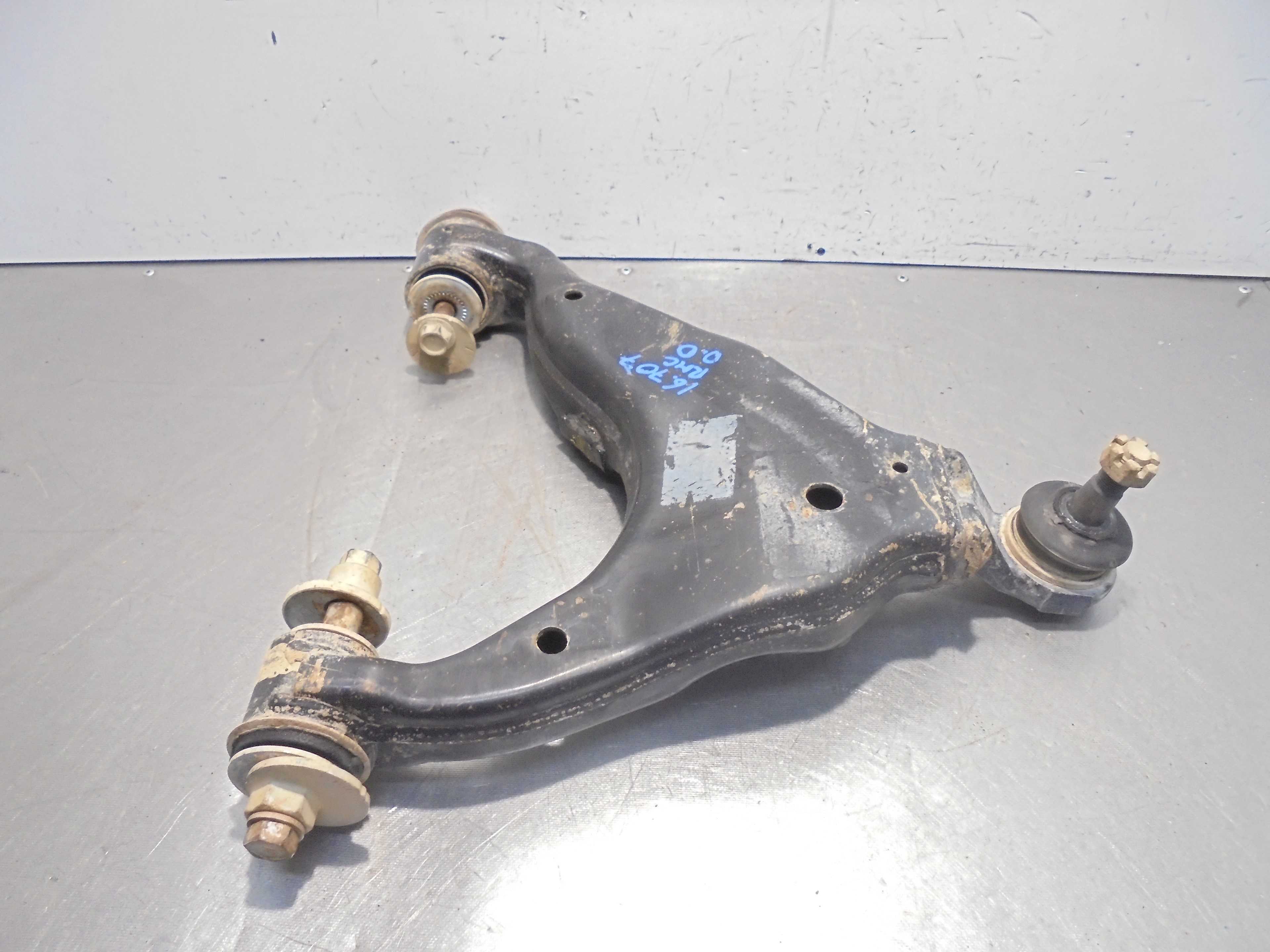 Recambio de brazo suspension inferior delantero derecho para toyota land cruiser (j12) 3.0 turbodiesel referencia OEM IAM   