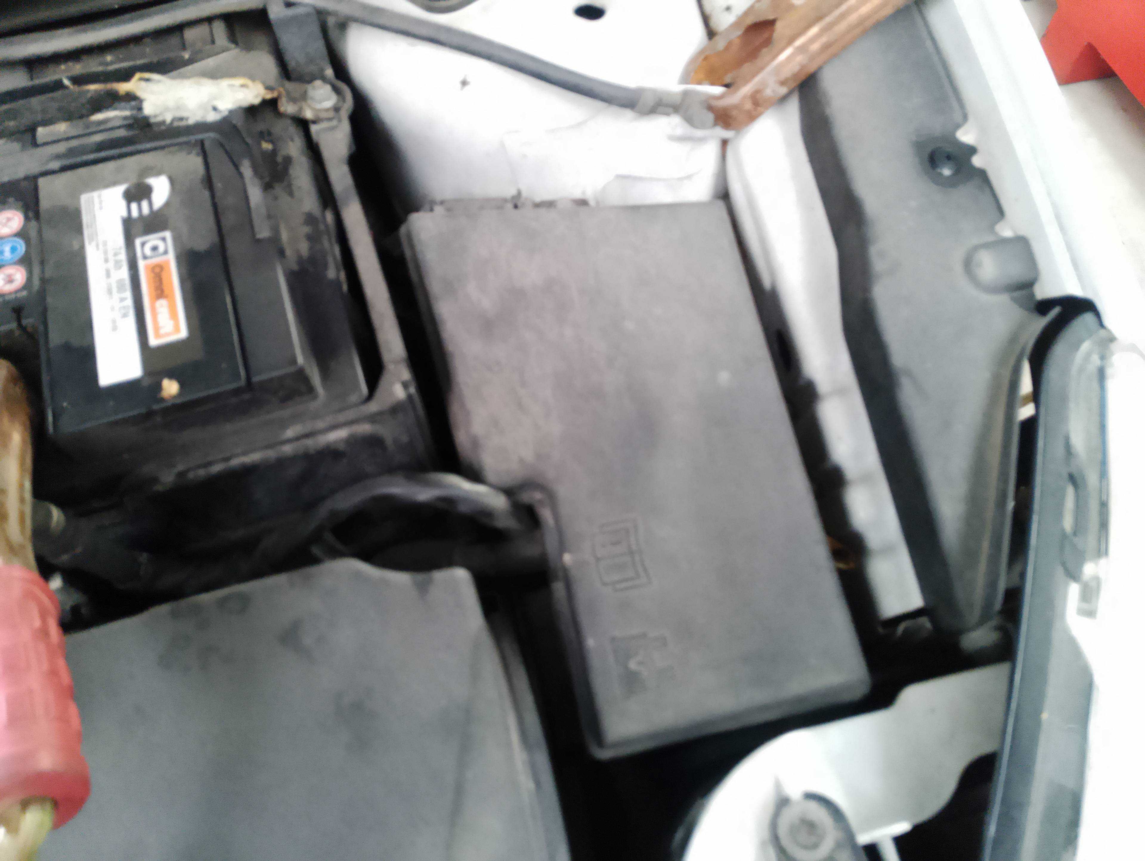 Recambio de caja reles / fusibles para ford focus berlina (cap) ambiente (d) referencia OEM IAM   