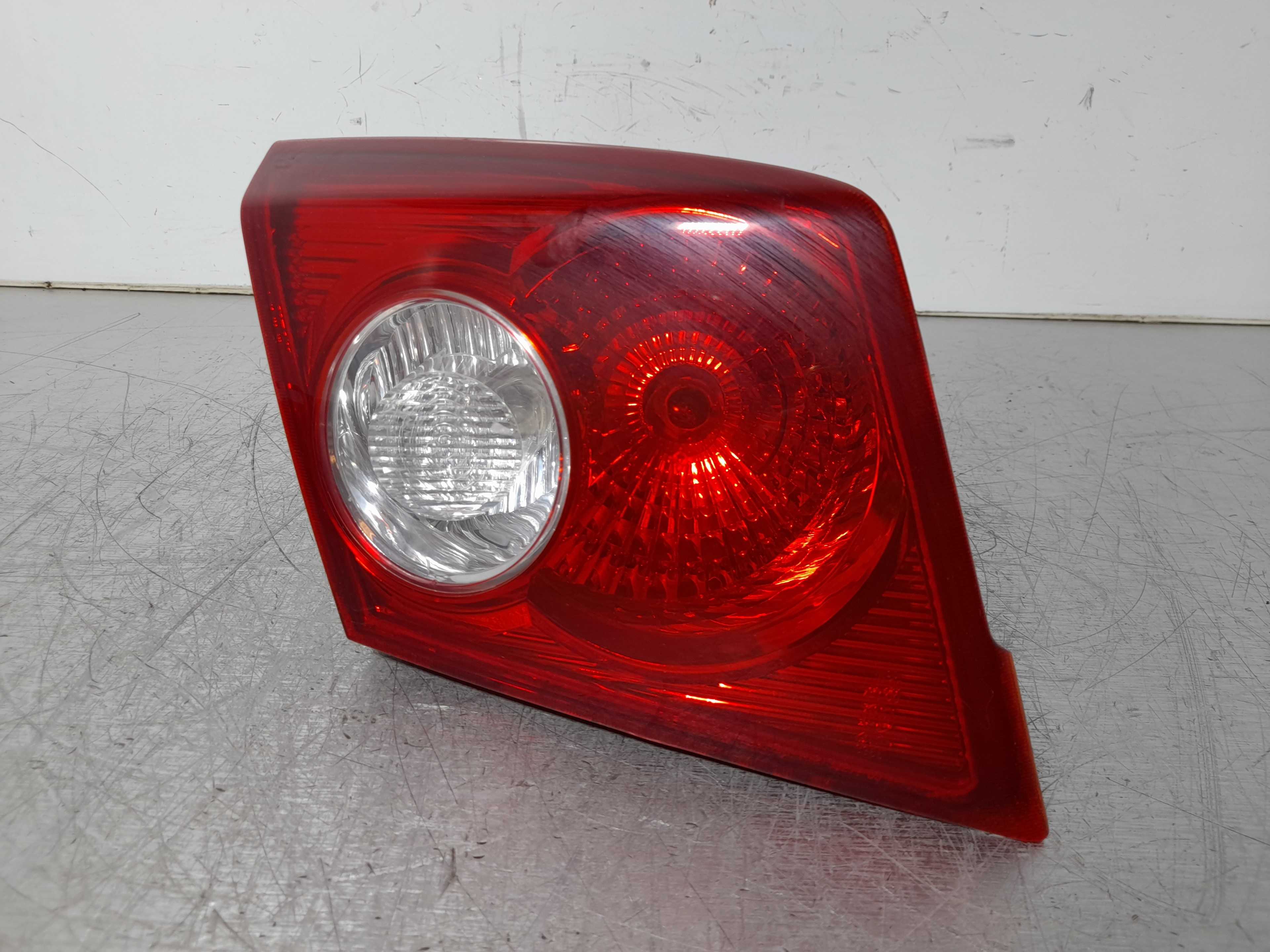 Recambio de piloto porton trasero izquierdo para chevrolet lacetti se referencia OEM IAM  96551216 