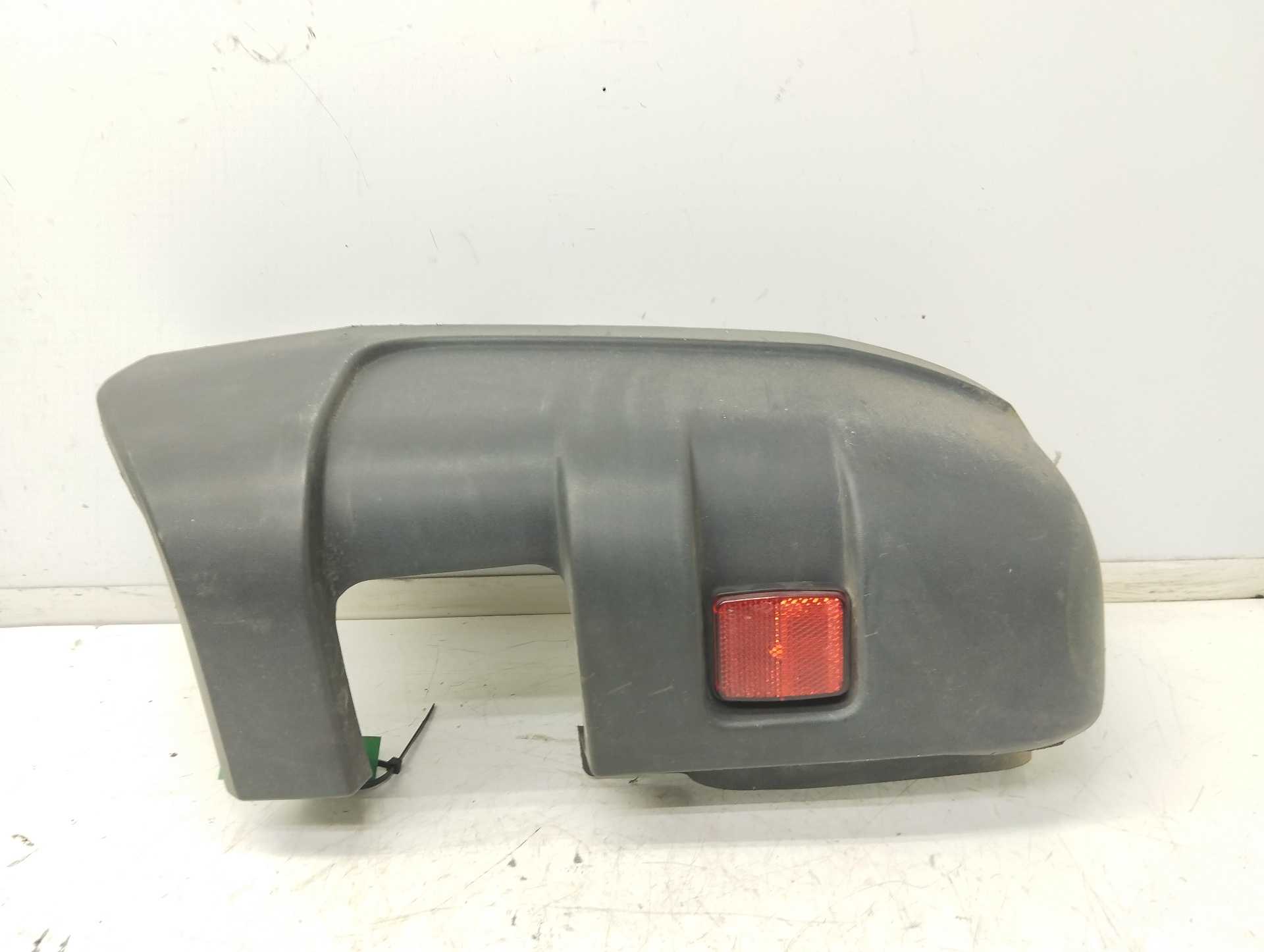 Recambio de moldura para iveco 35s12 referencia OEM IAM 5801529829  