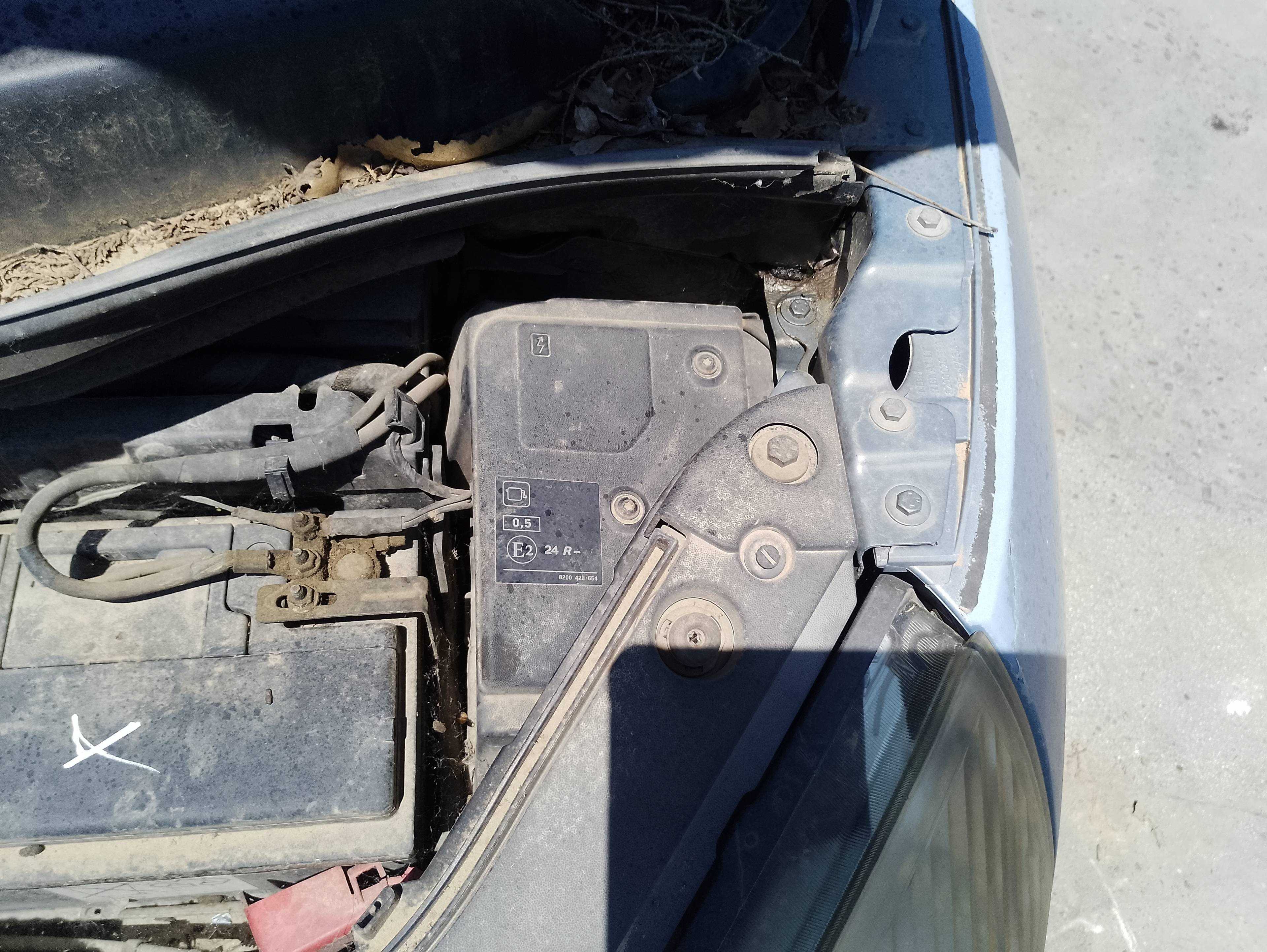 Recambio de caja reles / fusibles para renault scenic ii 1.9 dci diesel referencia OEM IAM   