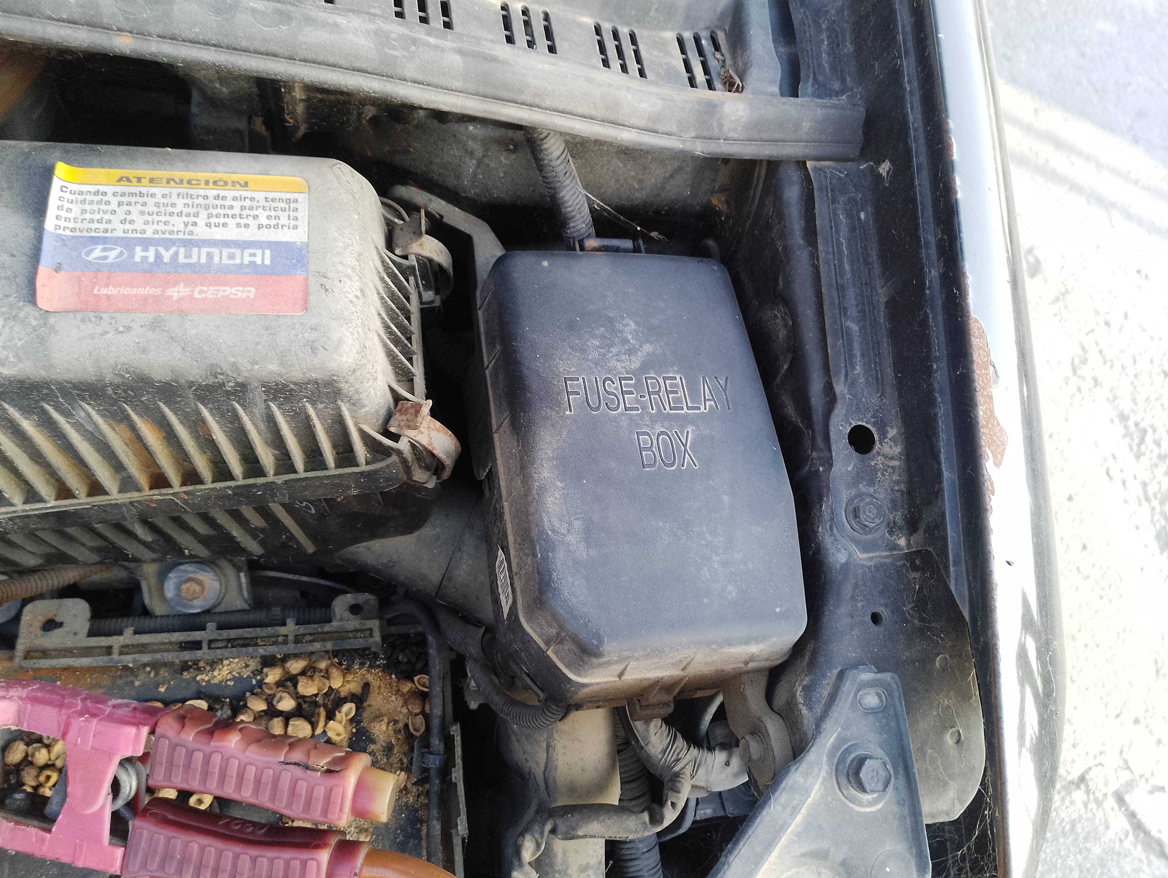 Recambio de caja reles / fusibles para hyundai getz (tb) 1.1 básico referencia OEM IAM   