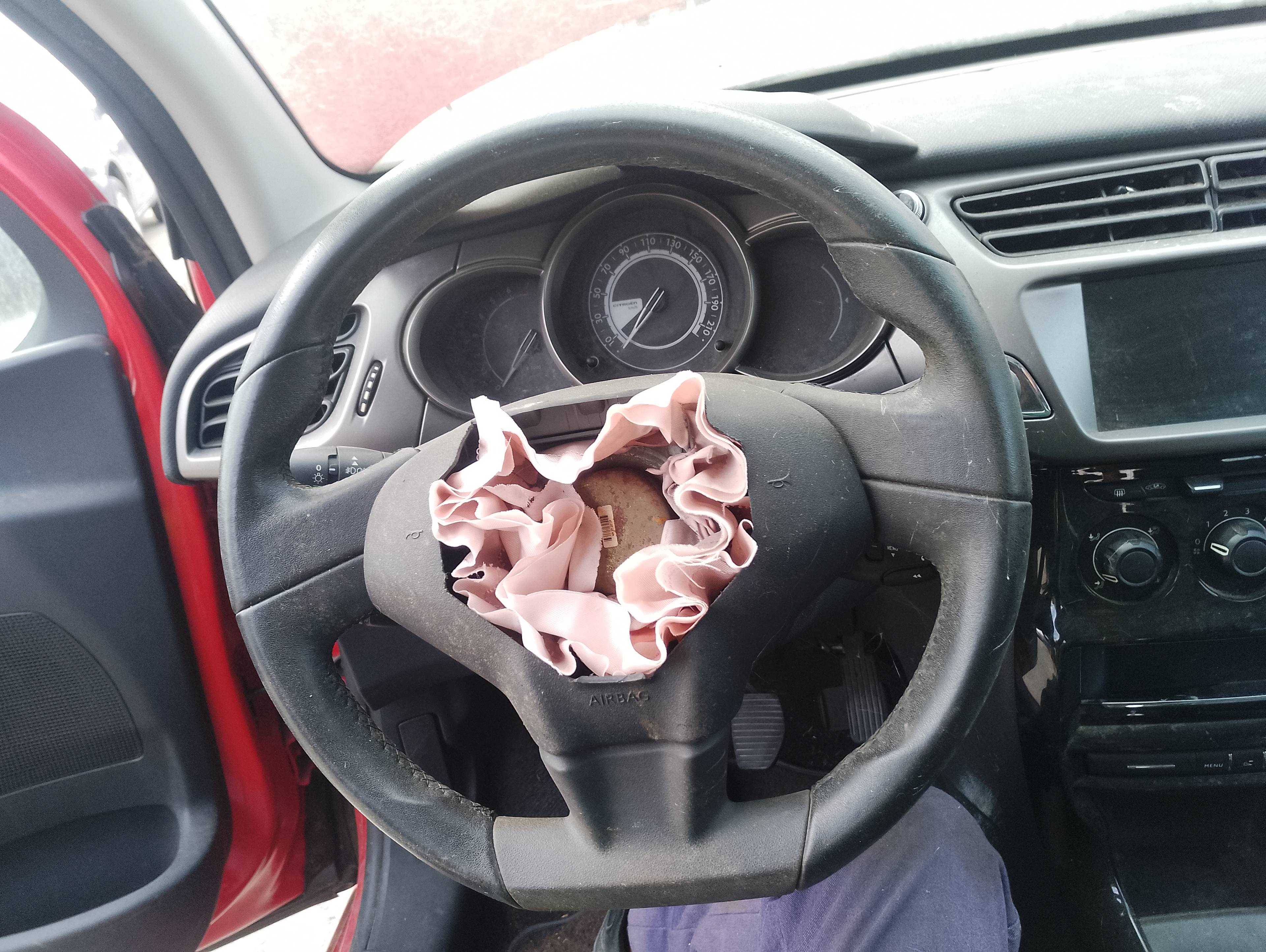 Recambio de volante para citroën c3 live edition referencia OEM IAM   