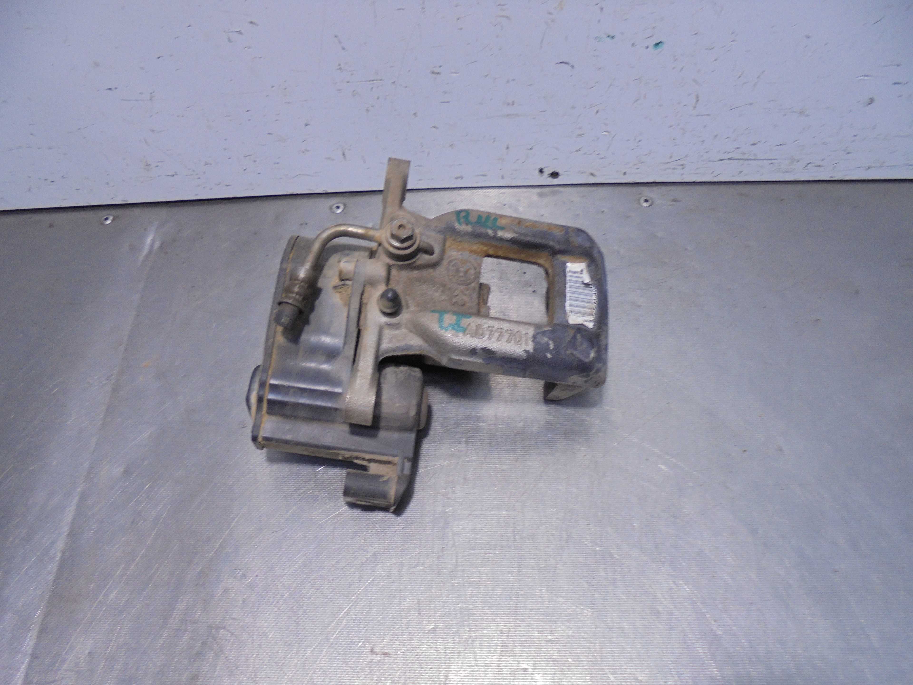 Recambio de pinza de freno trasera izquierda para citroën c4 picasso exclusive referencia OEM IAM AD77701 BOSCH 