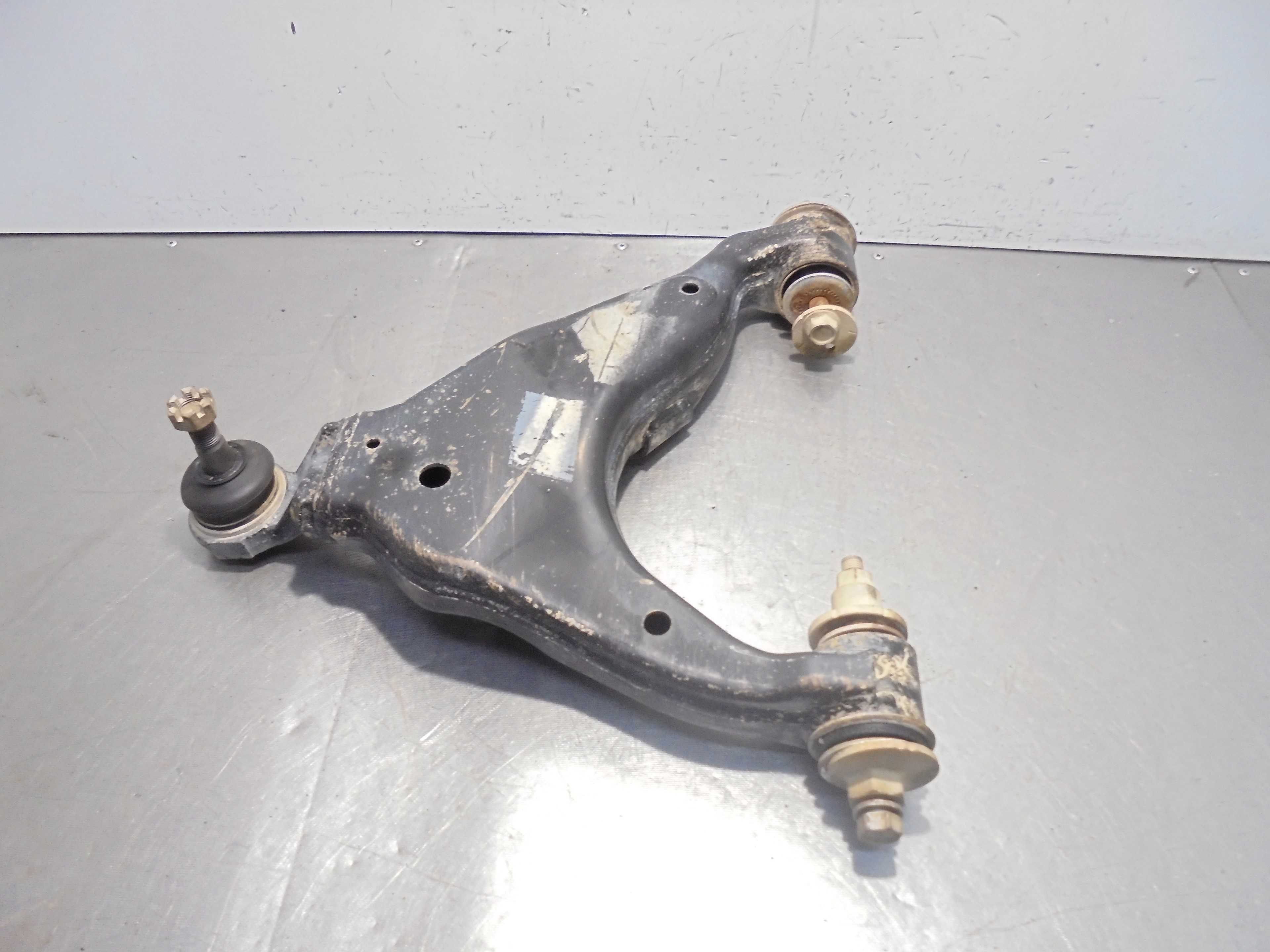 Recambio de brazo suspension inferior delantero izquierdo para toyota land cruiser (j12) 3.0 turbodiesel referencia OEM IAM   