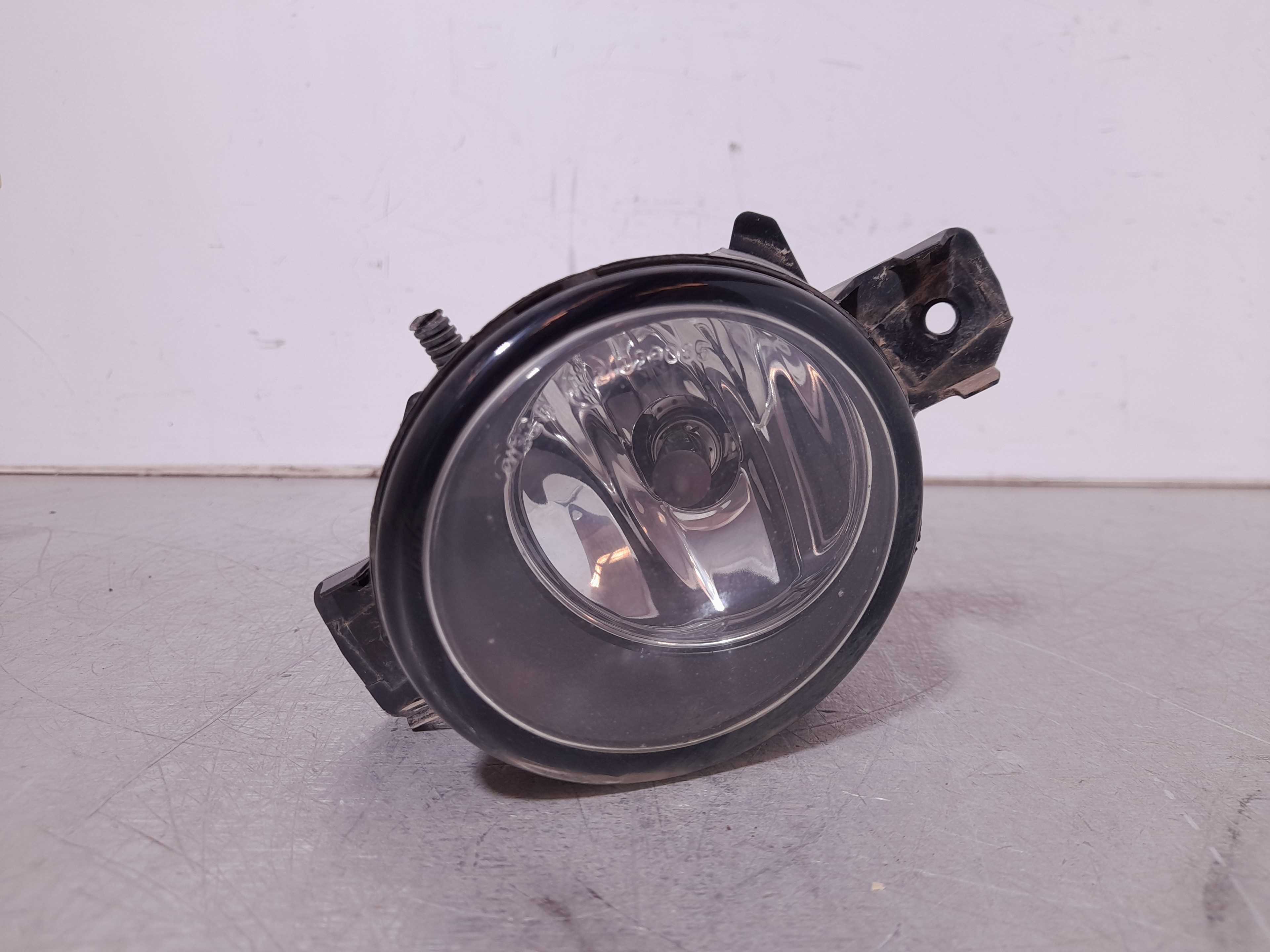 Recambio de faro antiniebla izquierdo para nissan micra (k12e) 25 aniversario referencia OEM IAM 89206411 VALEO 