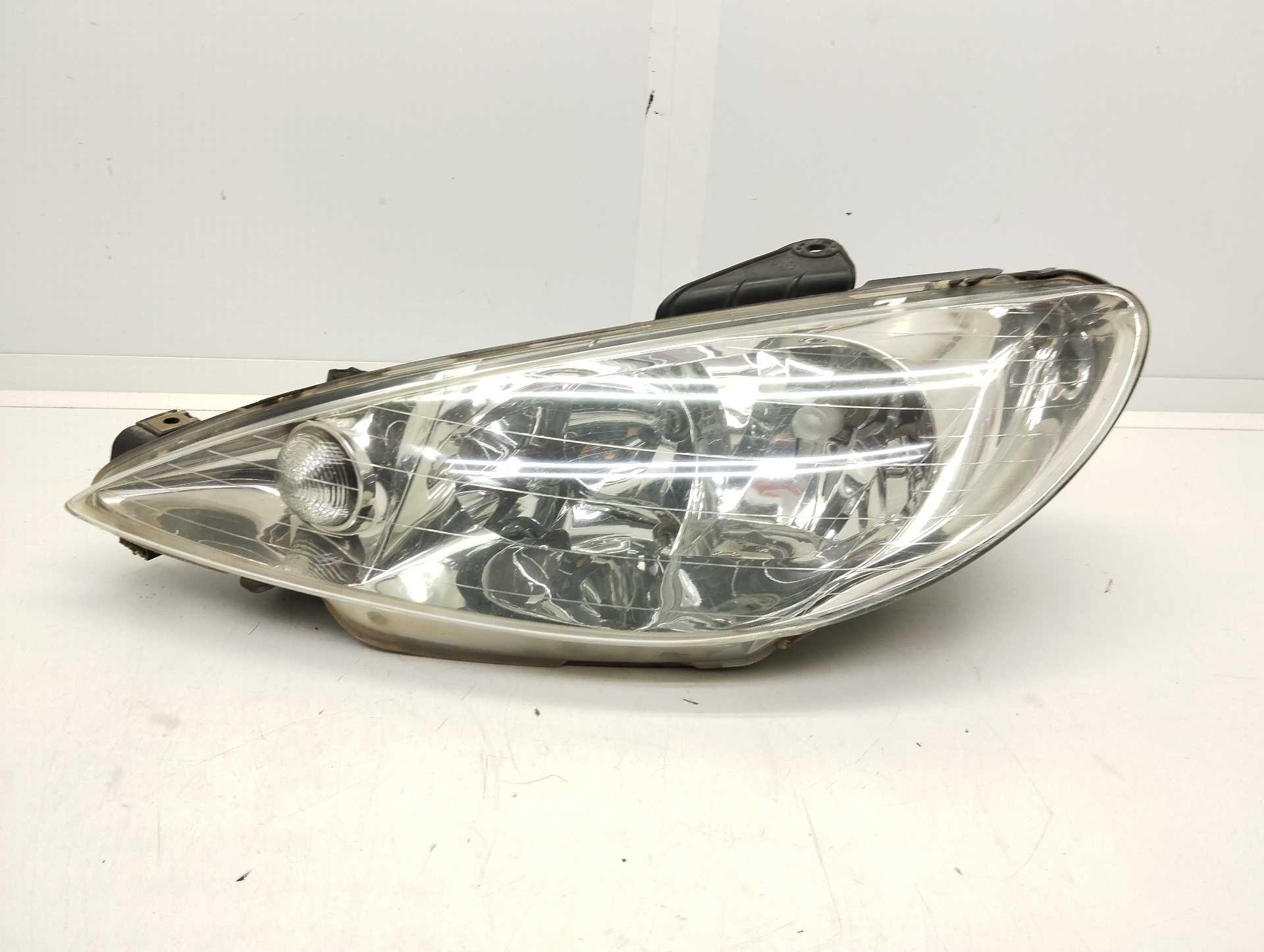 Recambio de faro izquierdo para peugeot 206 berlina quicksilver referencia OEM IAM 9628666880 89001771 