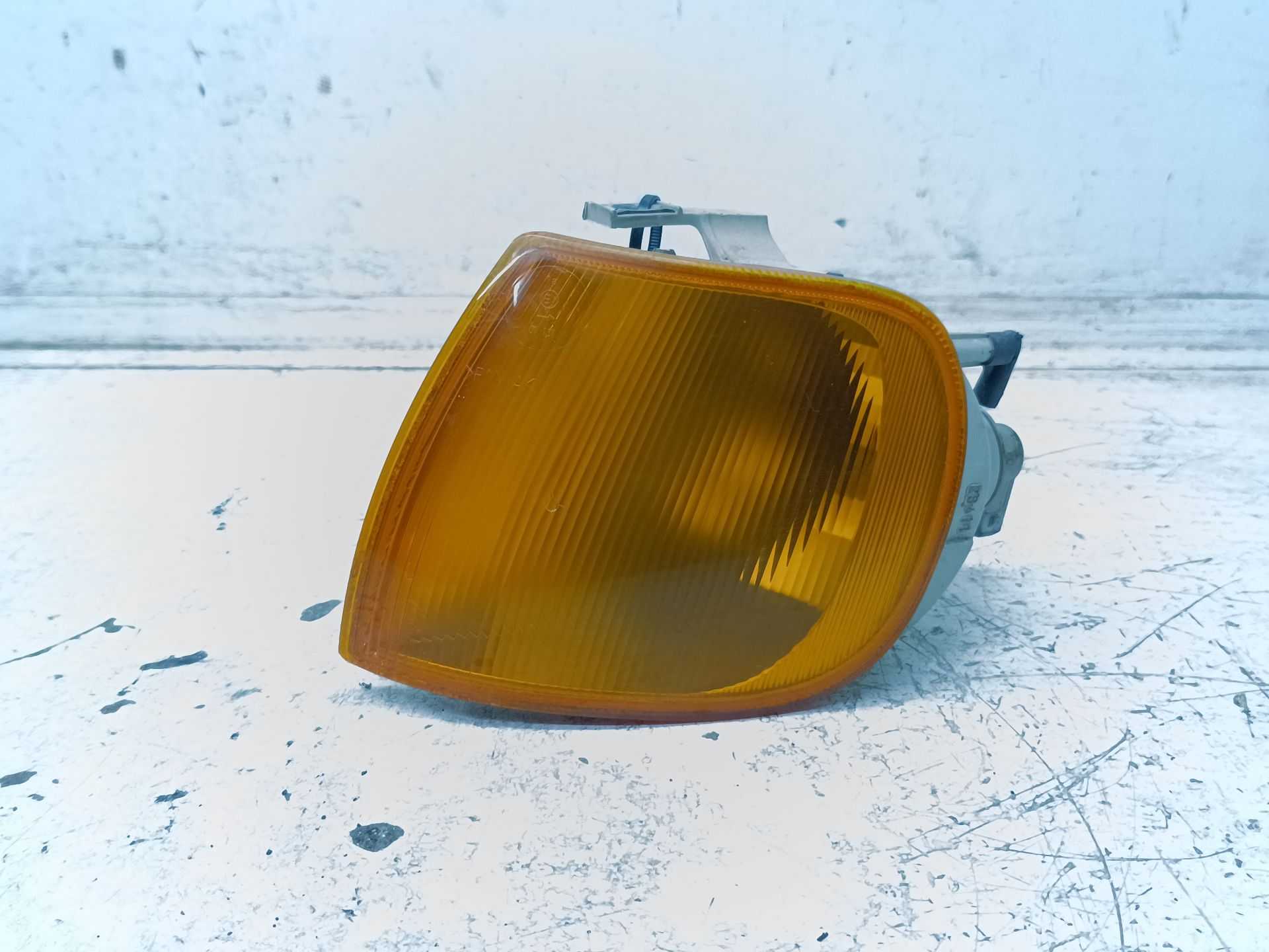 Recambio de piloto delantero izquierdo para volkswagen polo berlina (6n1) air referencia OEM IAM 962831  