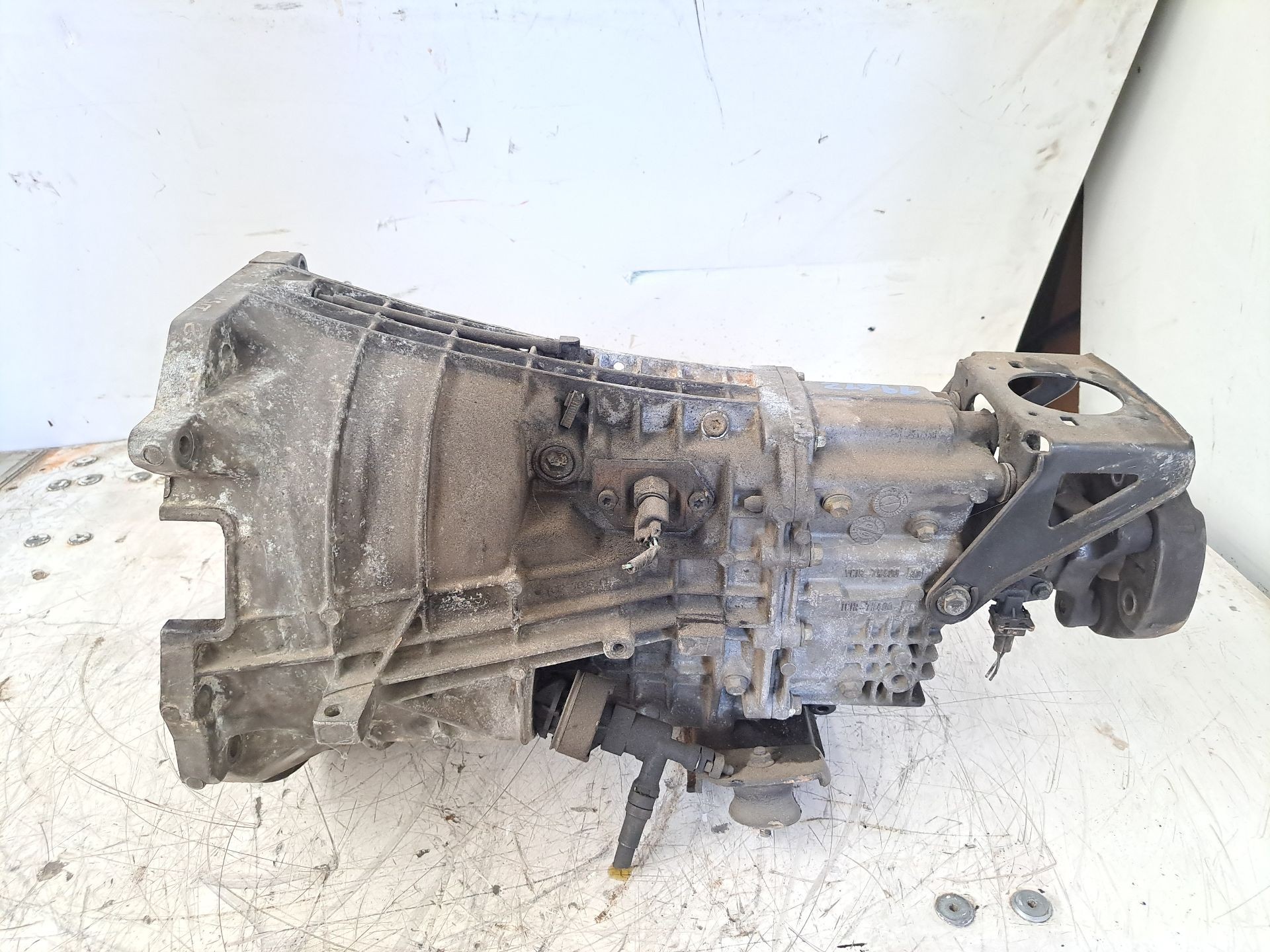 Recambio de caja cambios para ford transit mod. 2000 bus referencia OEM IAM YC1R7003HF57  