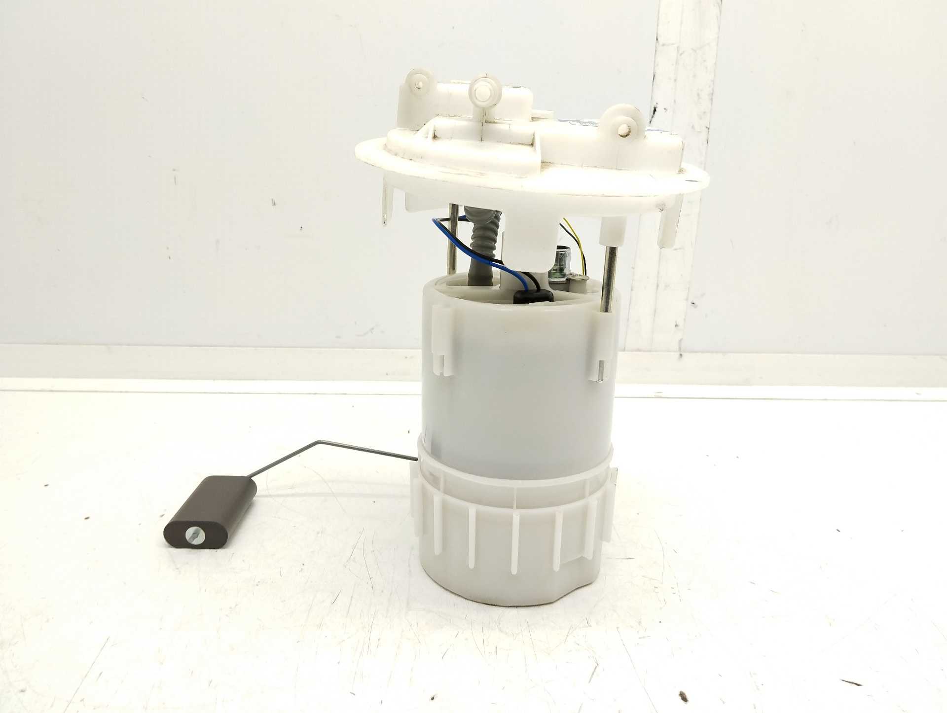 Recambio de aforador para peugeot 208 1.2 12v e-vti referencia OEM IAM 9674466680  