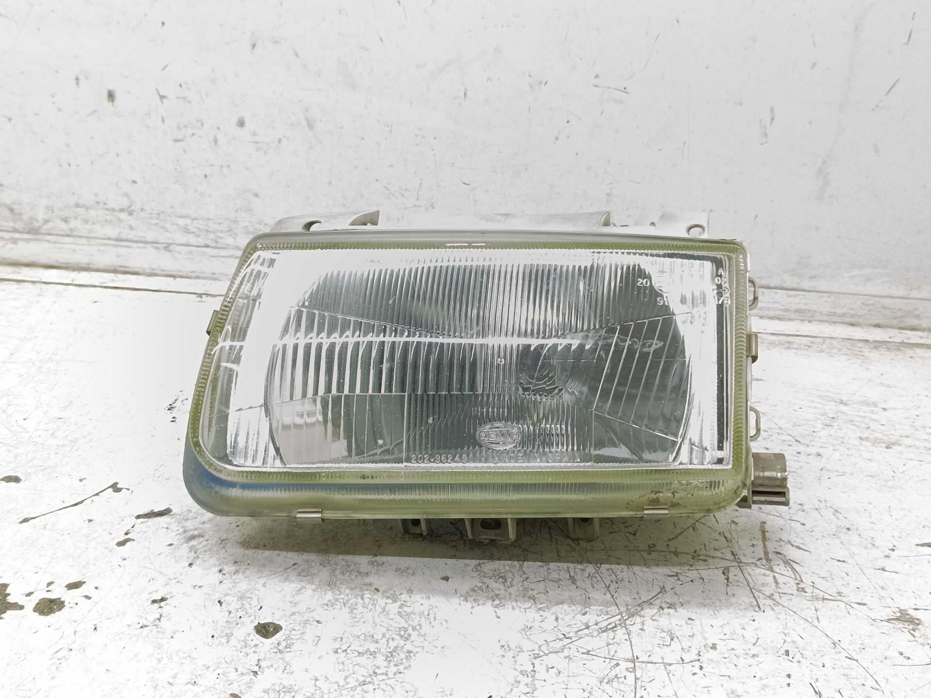 Recambio de faro izquierdo para volkswagen polo berlina (6n1) air referencia OEM IAM 96249500  