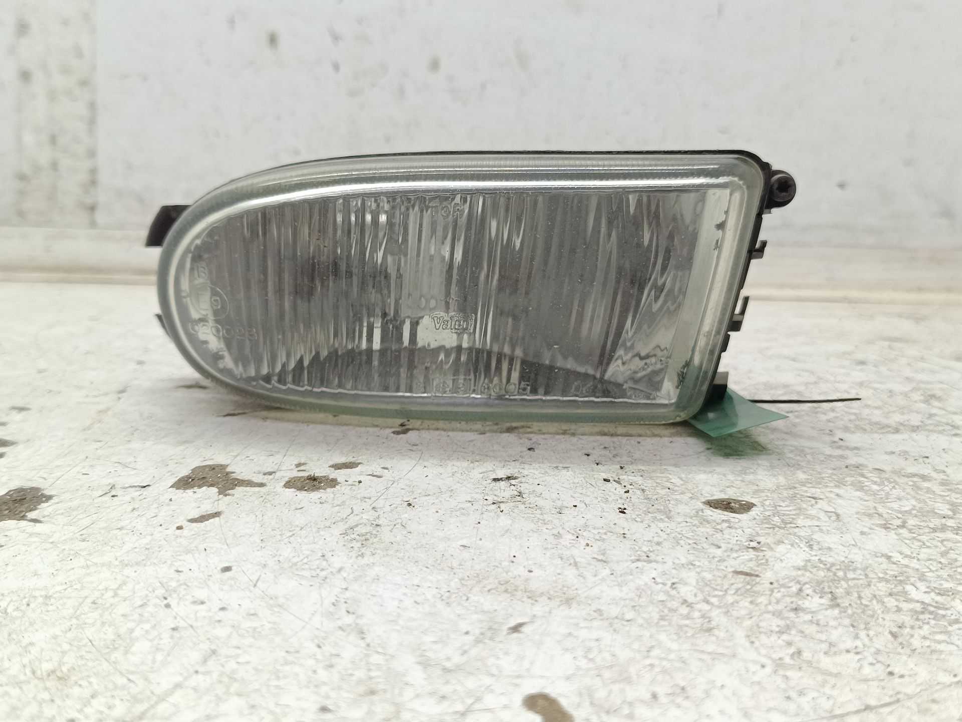 Recambio de faro antiniebla derecho para renault megane referencia OEM IAM 7700425886 67743200 