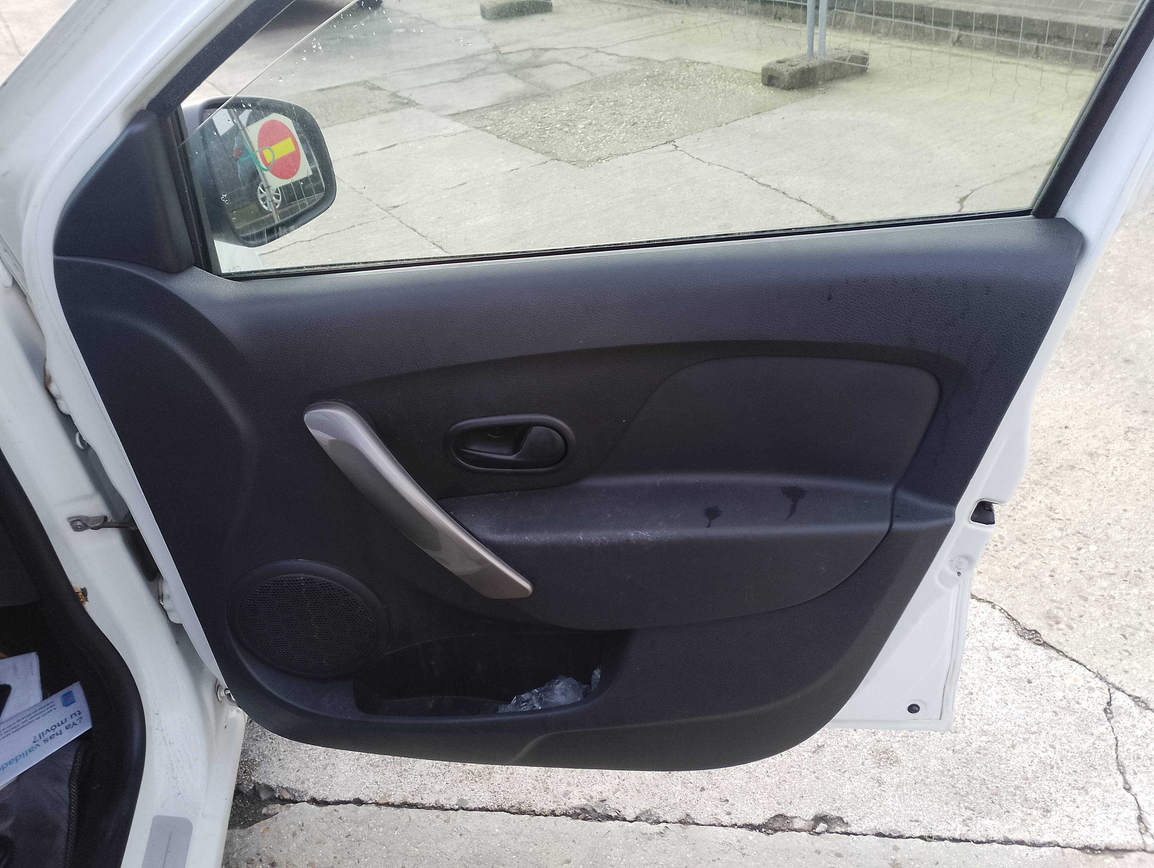 Recambio de guarnecido puerta delantera derecha para dacia logan mcv ii laureate referencia OEM IAM   