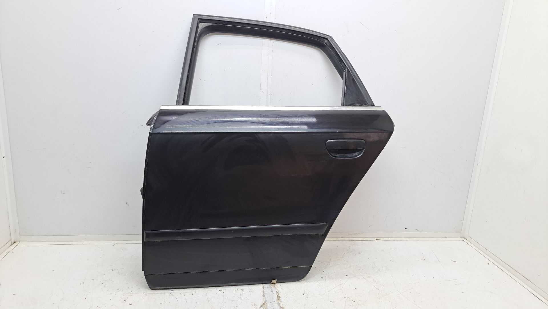 Recambio de puerta trasera izquierda para audi a4 berlina (8e) 2.0 referencia OEM IAM   
