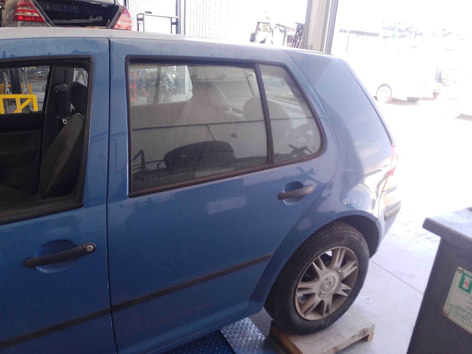 Recambio de puerta trasera izquierda para volkswagen golf iv (1j1) 1.9 sdi referencia OEM IAM 1J6833055F  