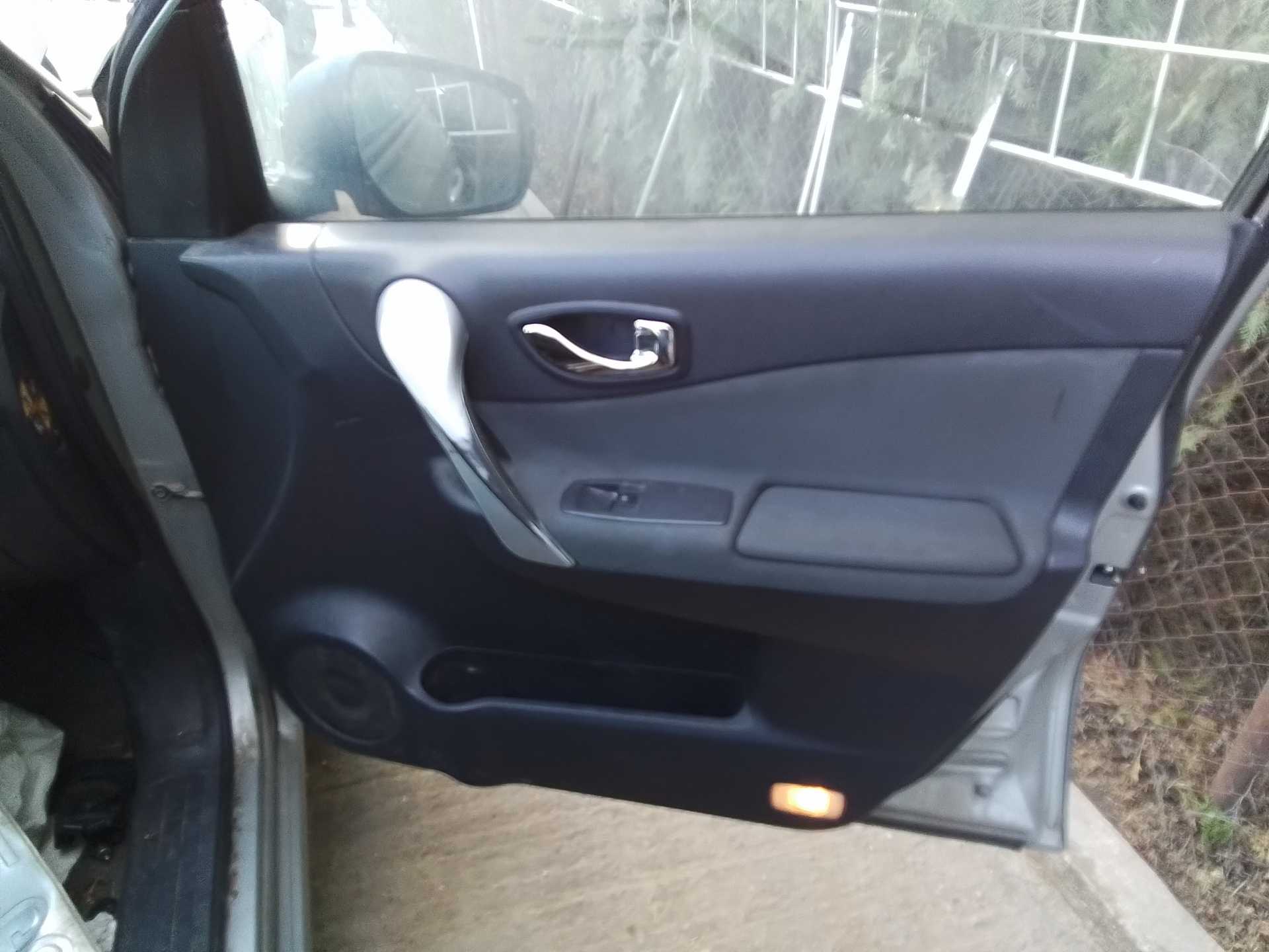 Recambio de guarnecido puerta delantera derecha para renault koleos bose edition referencia OEM IAM   