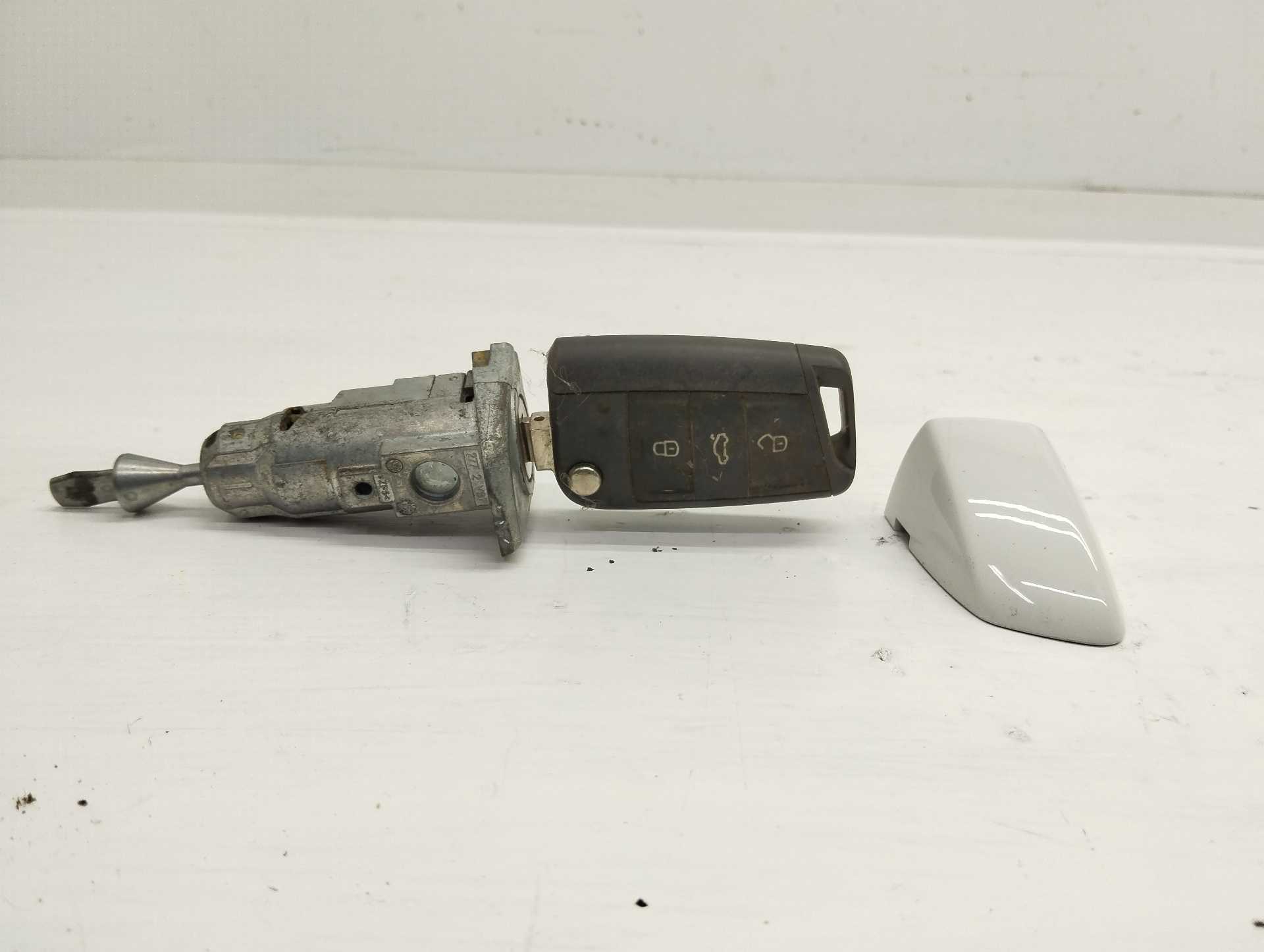 Recambio de bombin puerta delantera izquierda para volkswagen golf vii lim. 2.0 tsi referencia OEM IAM 2772VB7  