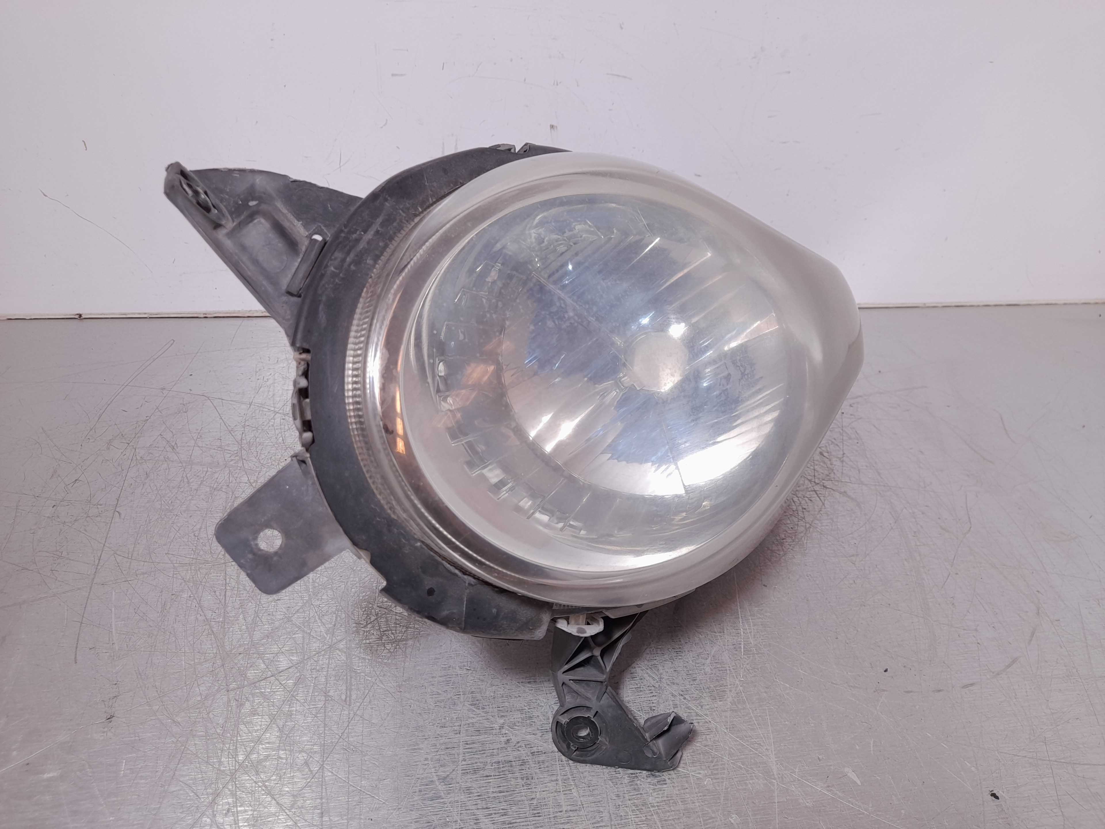 Recambio de faro izquierdo para nissan micra (k12e) 25 aniversario referencia OEM IAM 89074320  
