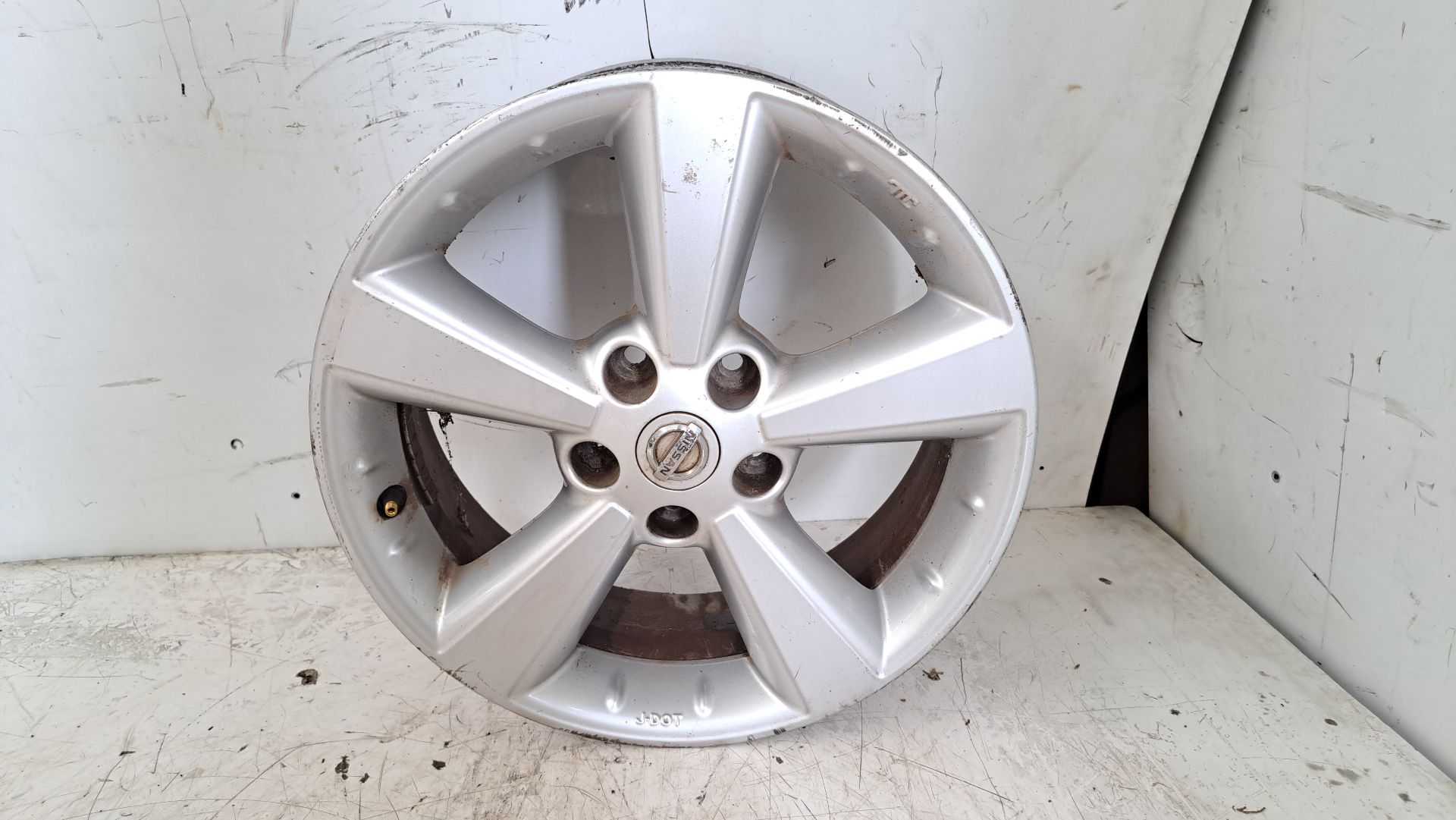 Recambio de llanta para nissan qashqai (j10) acenta referencia OEM IAM r17 40300ey17c 