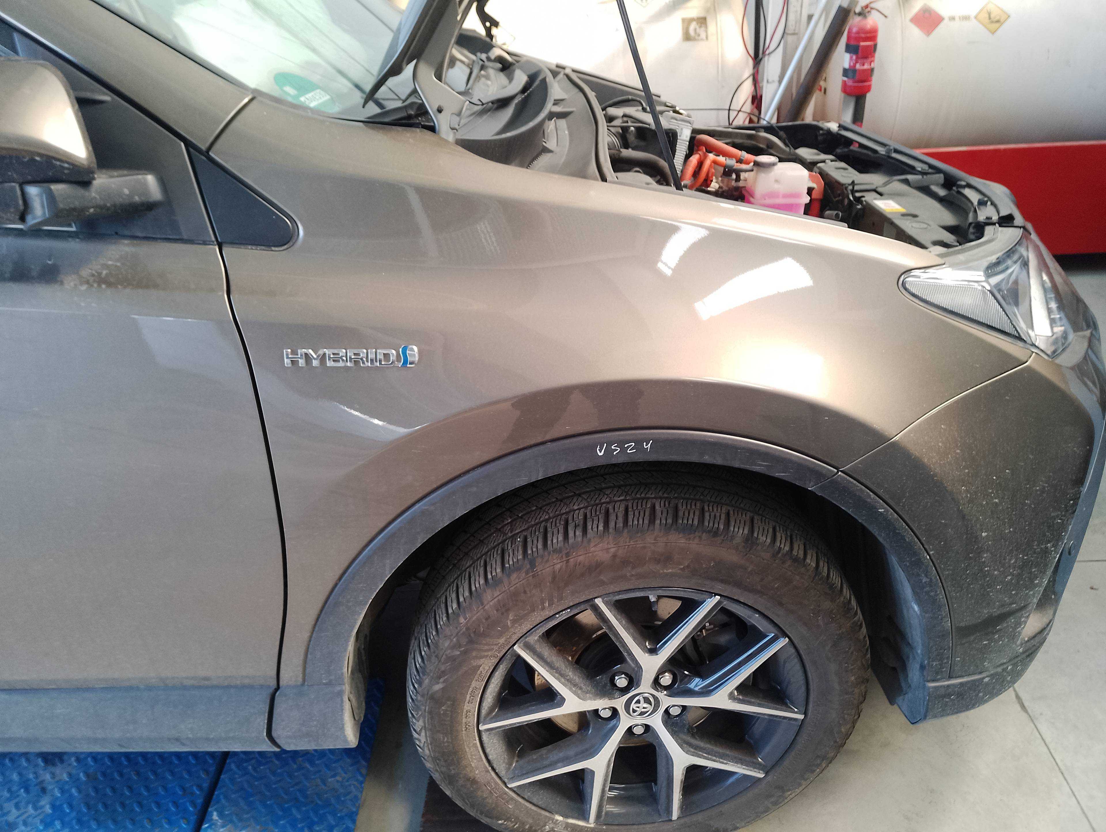 Recambio de aleta delantera derecha para toyota rav4 hybrid 4x2 black edition referencia OEM IAM   
