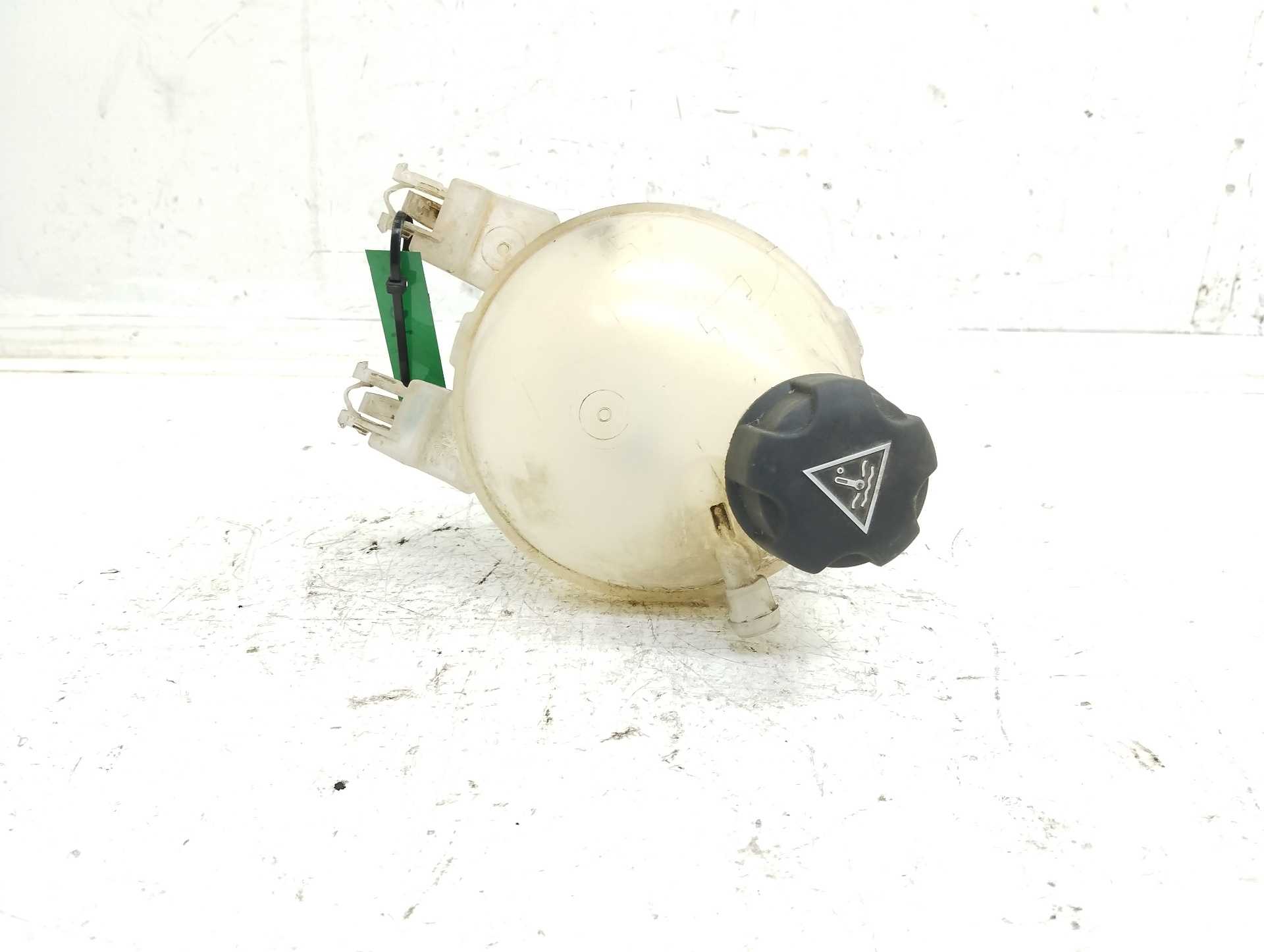 Recambio de deposito expansion para peugeot 208 style referencia OEM IAM 9800777280  