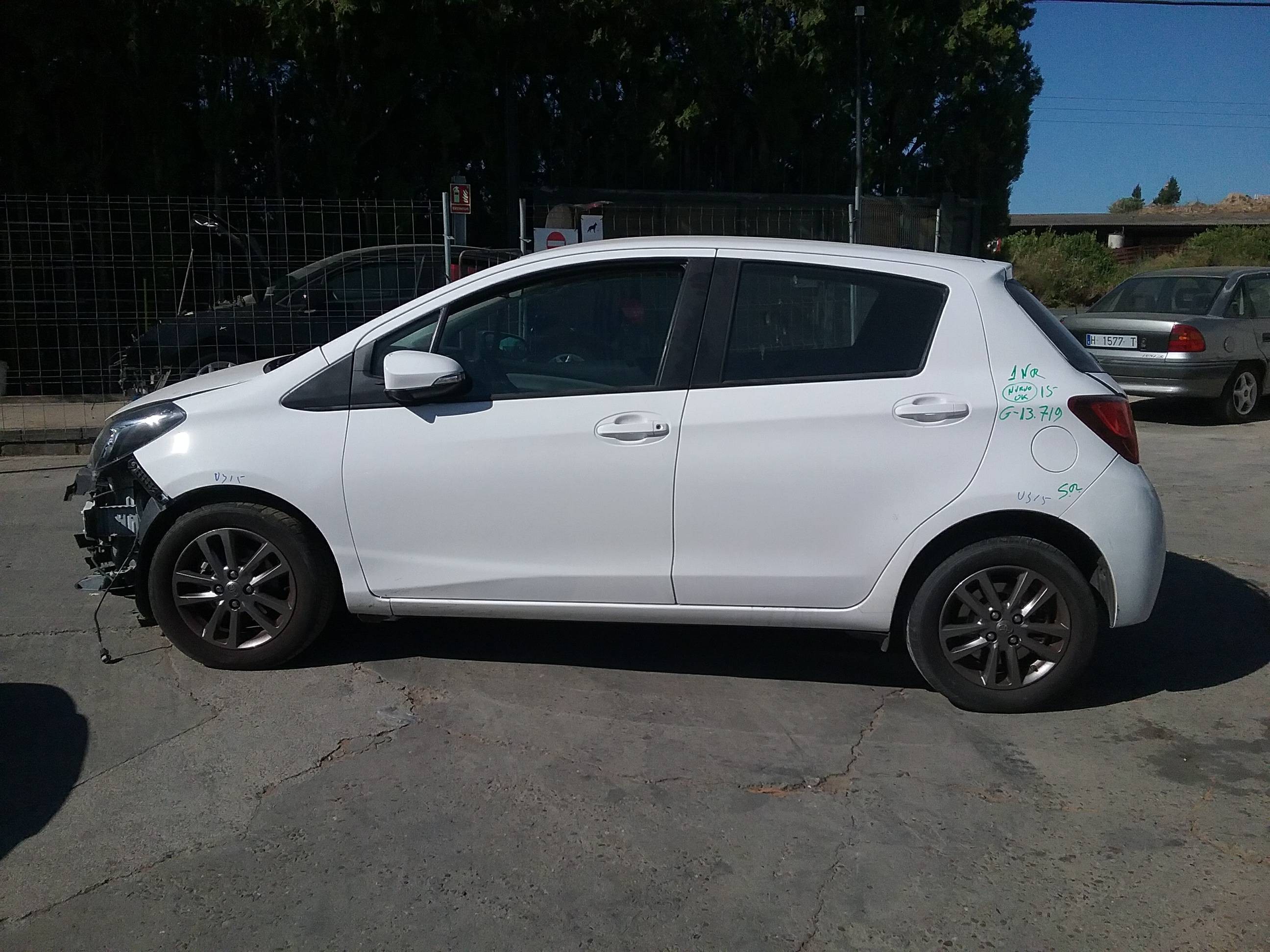 toyota yaris del año 2015