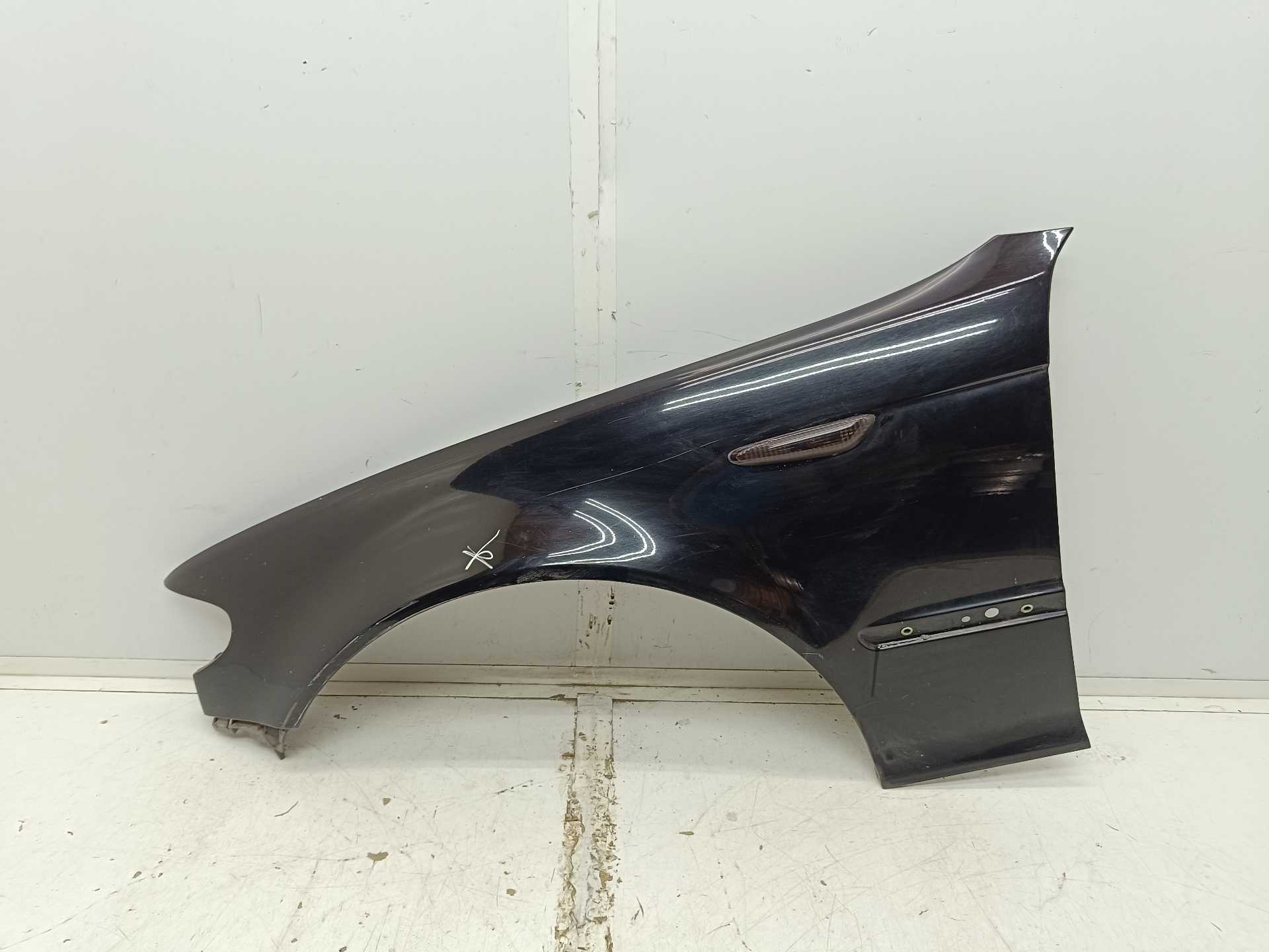 Recambio de aleta delantera izquierda para bmw serie 3 berlina (e46) 320i referencia OEM IAM   