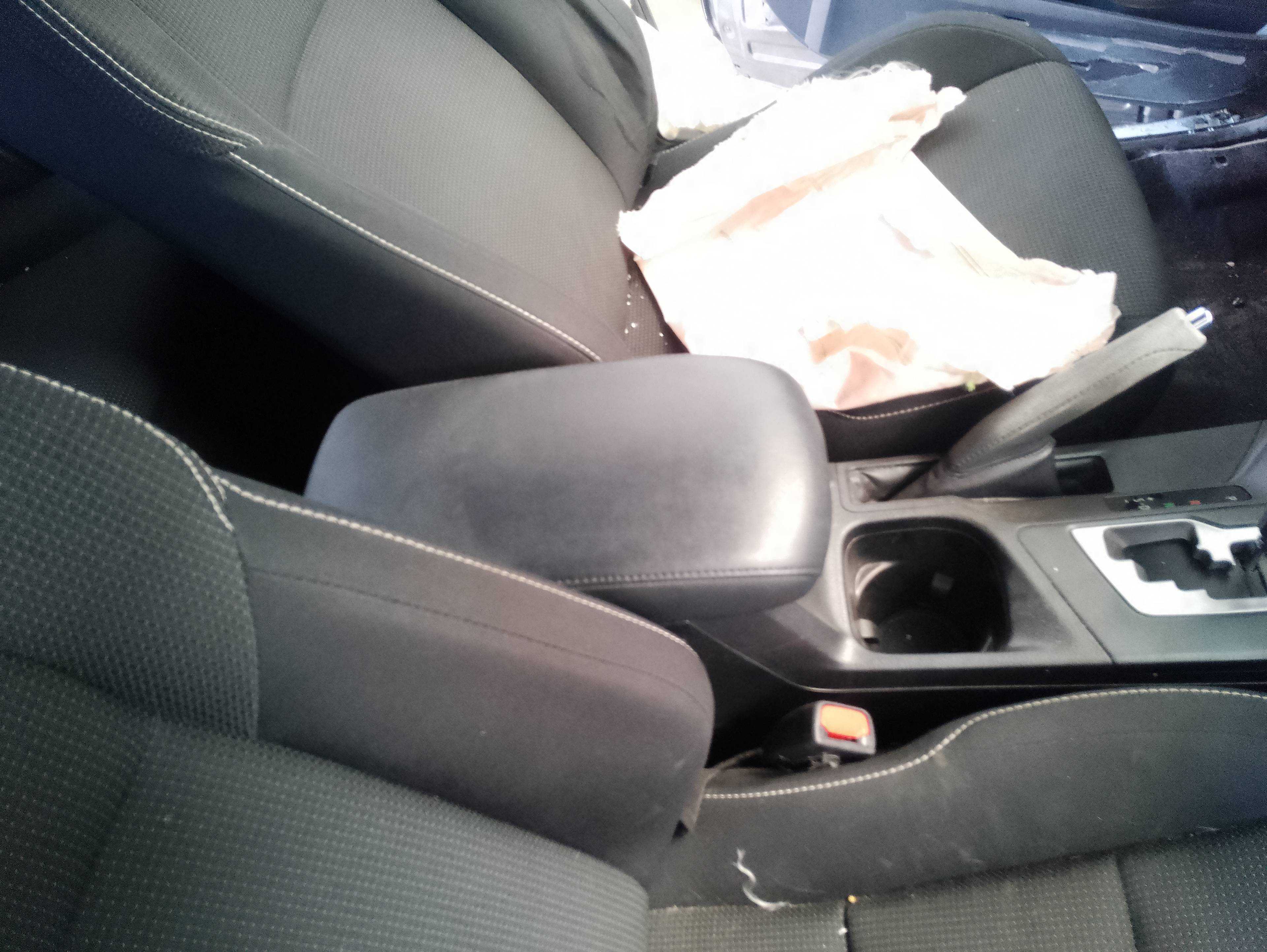 Recambio de apoyabrazos central para toyota rav4 hybrid 4x2 black edition referencia OEM IAM   