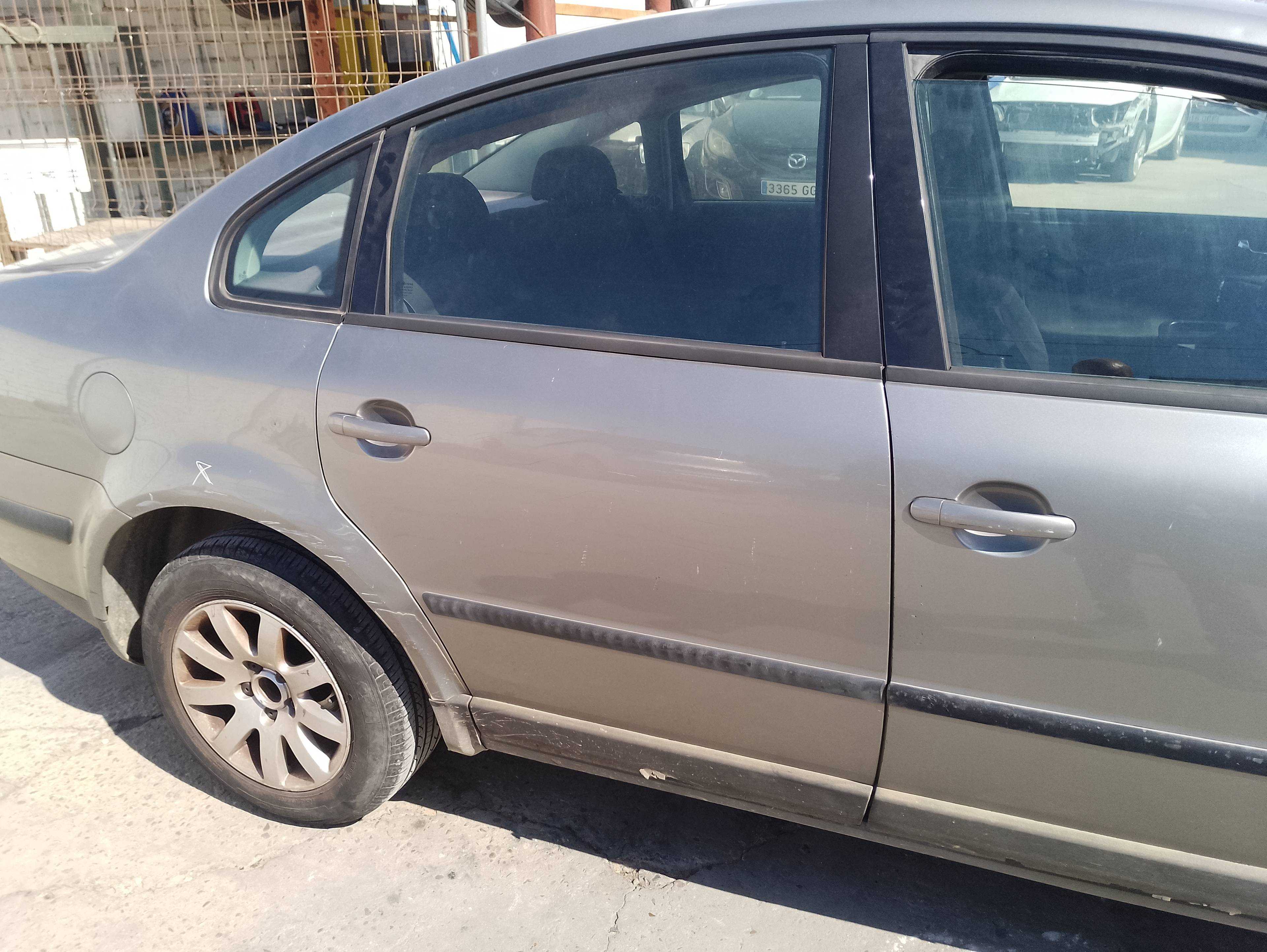 Recambio de puerta trasera derecha para volkswagen passat berlina (3b3) advance referencia OEM IAM   
