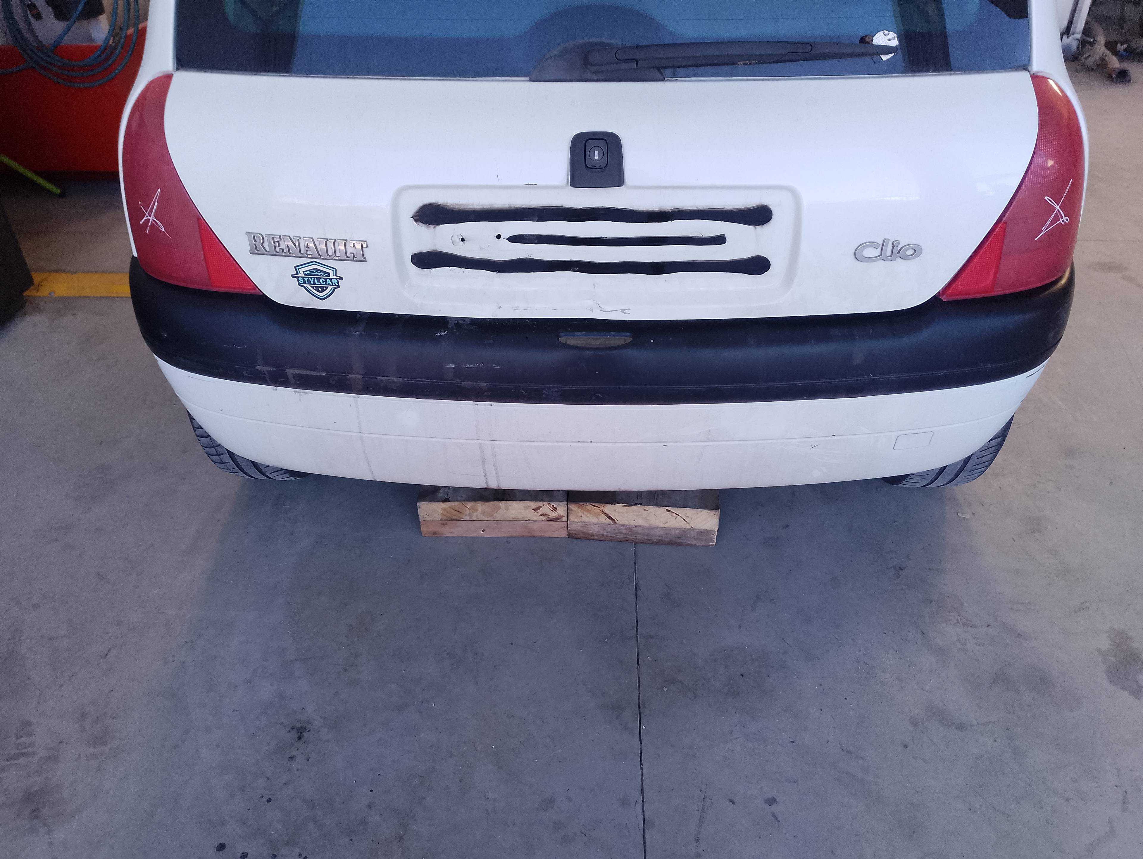 Recambio de paragolpes trasero para renault clio ii fase i (b/cbo) 1.9 d referencia OEM IAM   
