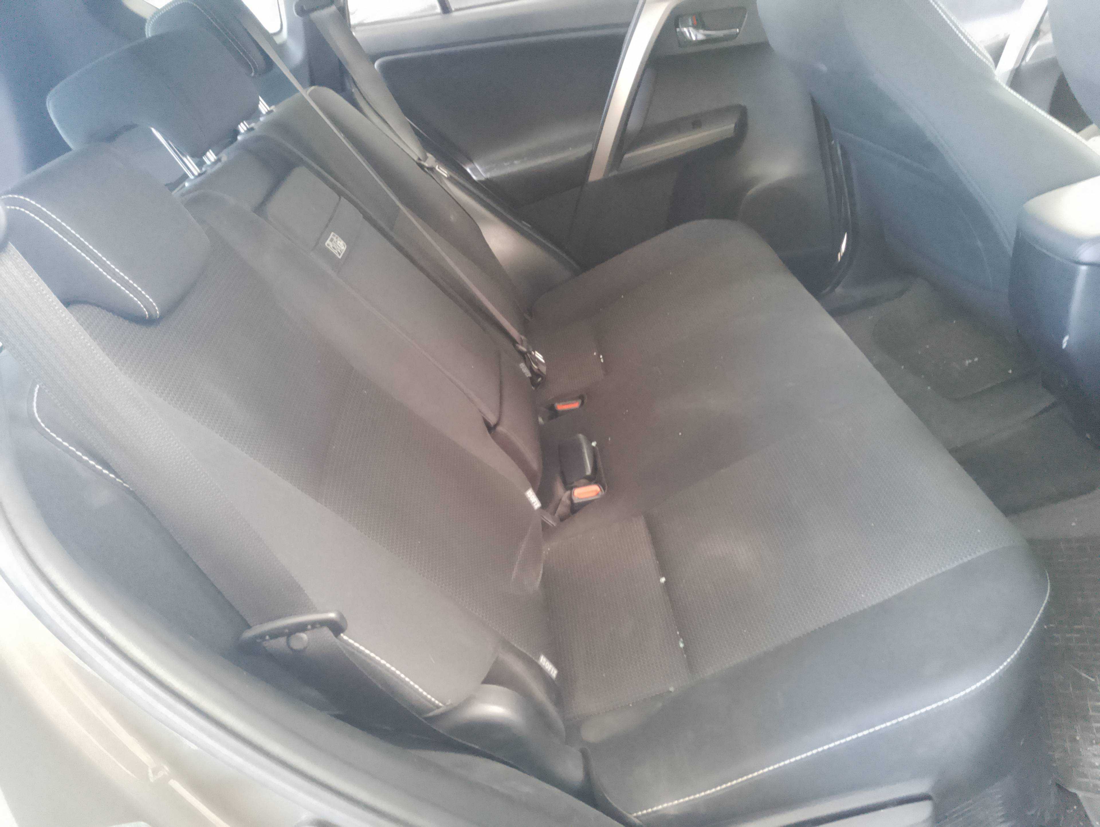 Recambio de asientos traseros para toyota rav4 hybrid 4x2 black edition referencia OEM IAM   
