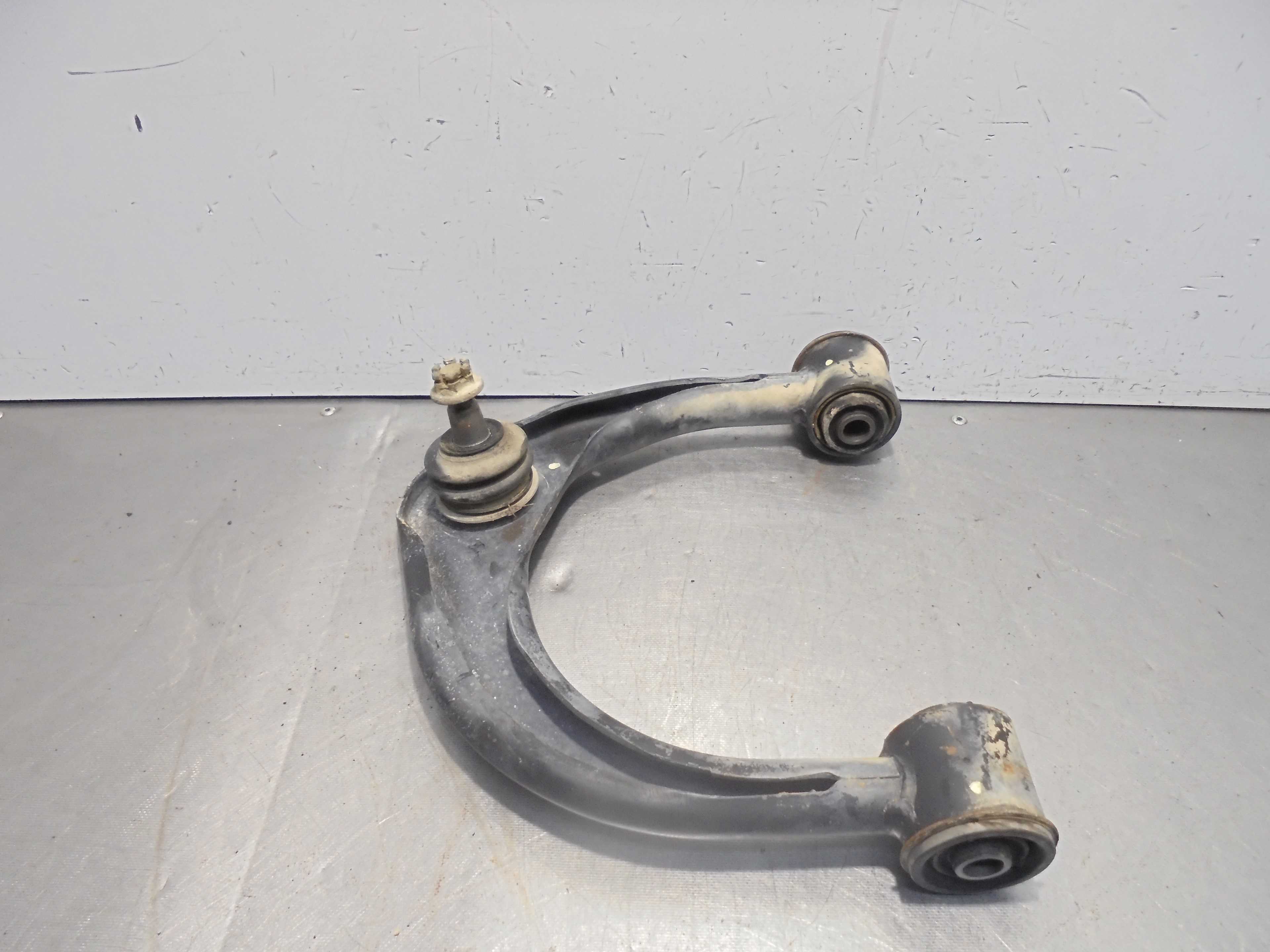 Recambio de brazo suspension superior delantero izquierdo para toyota land cruiser (j12) 3.0 turbodiesel referencia OEM IAM   