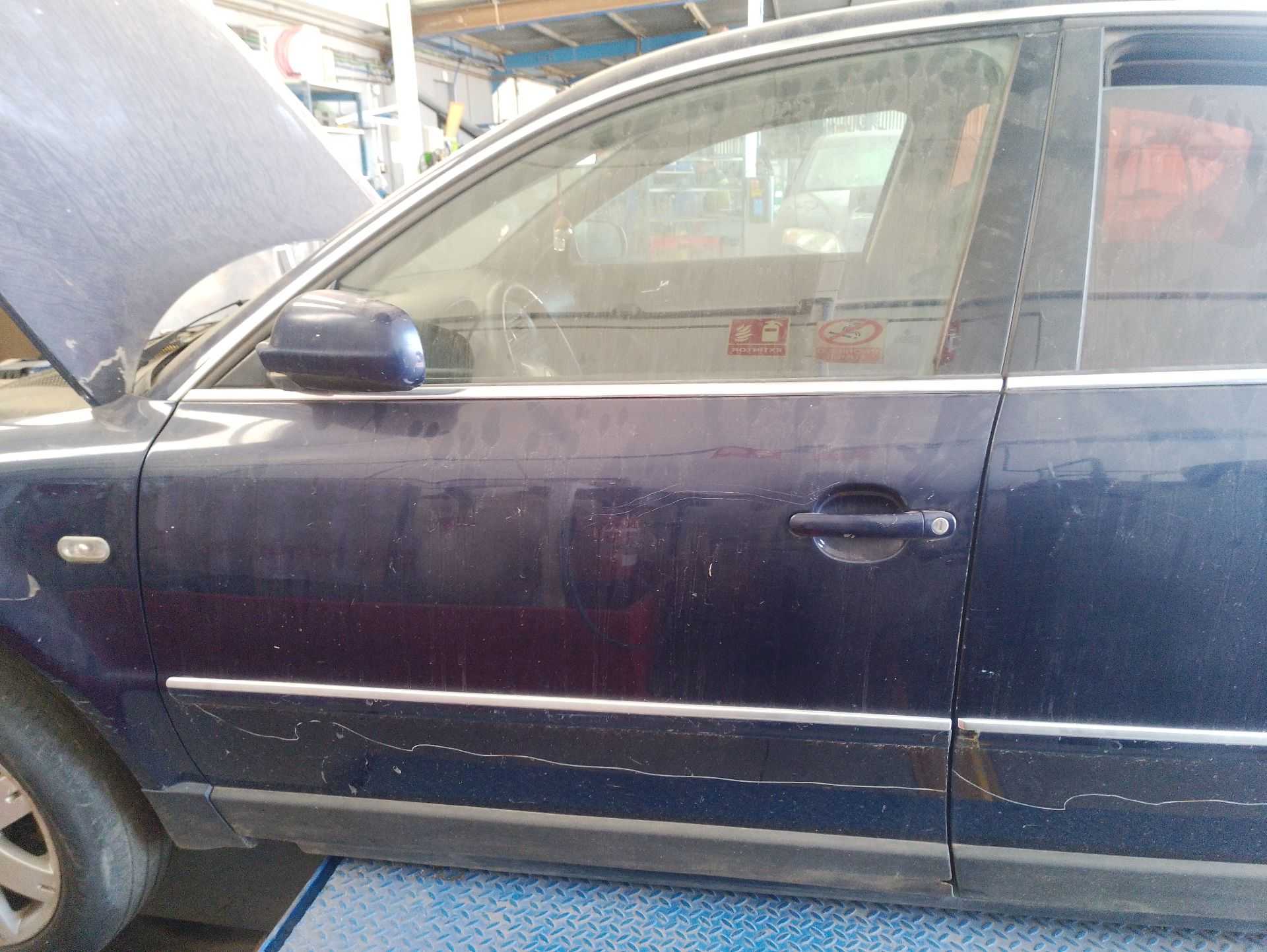 Recambio de puerta delantera izquierda para volkswagen passat b5.5 (3b3) 1.9 tdi referencia OEM IAM 3B4831051BE  