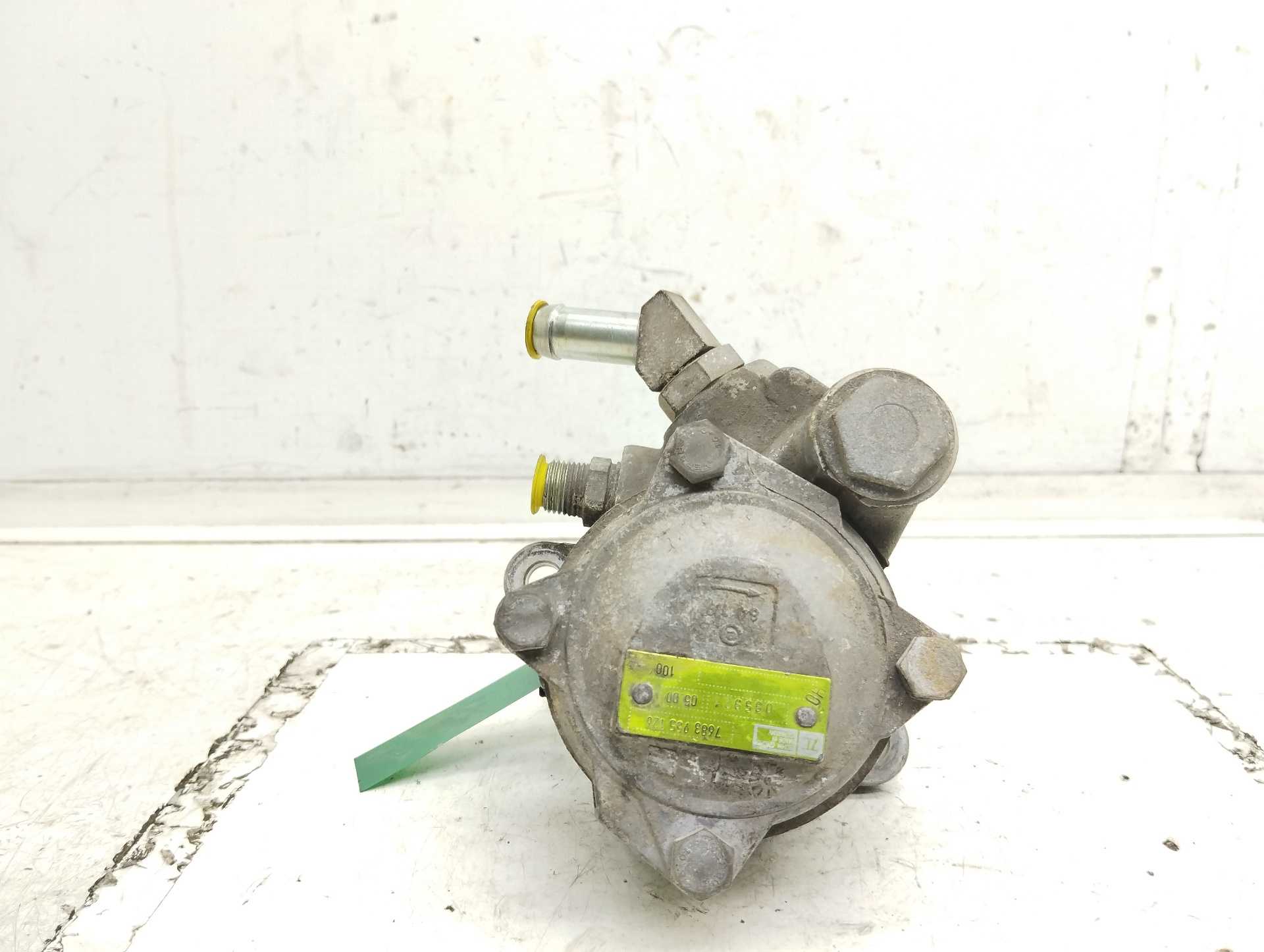Recambio de bomba direccion para renault 110 referencia OEM IAM 7683955126  