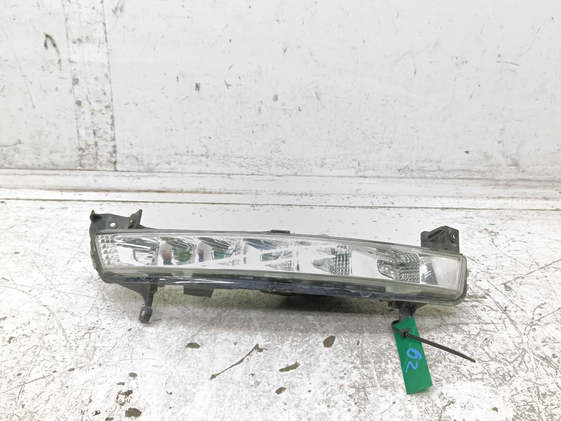 Recambio de faro izquierdo luz diurna para citroën c4 picasso exclusive referencia OEM IAM 17784901  