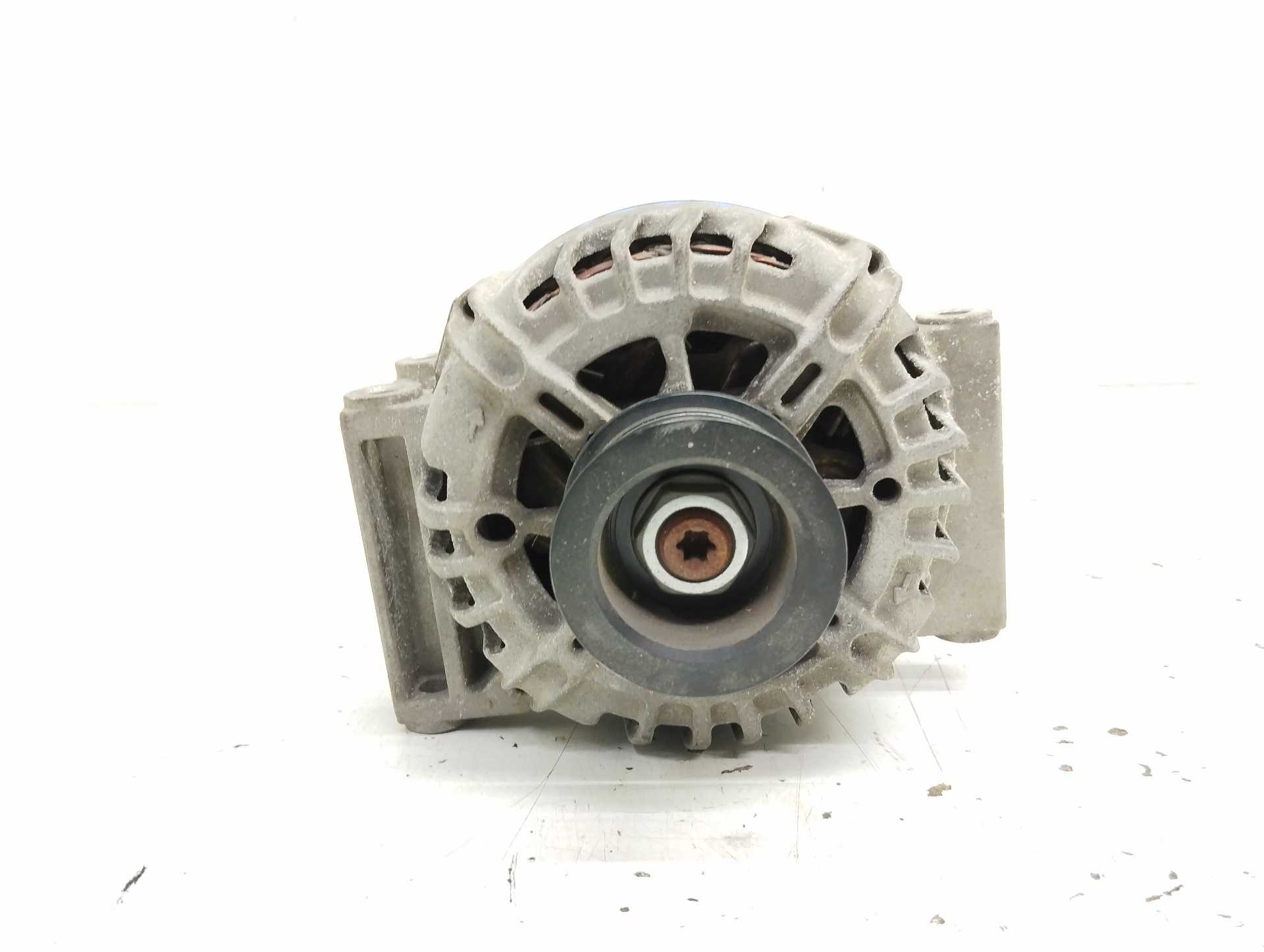 Recambio de alternador para opel insignia berlina selective referencia OEM IAM 13586366 2618063A VALEO