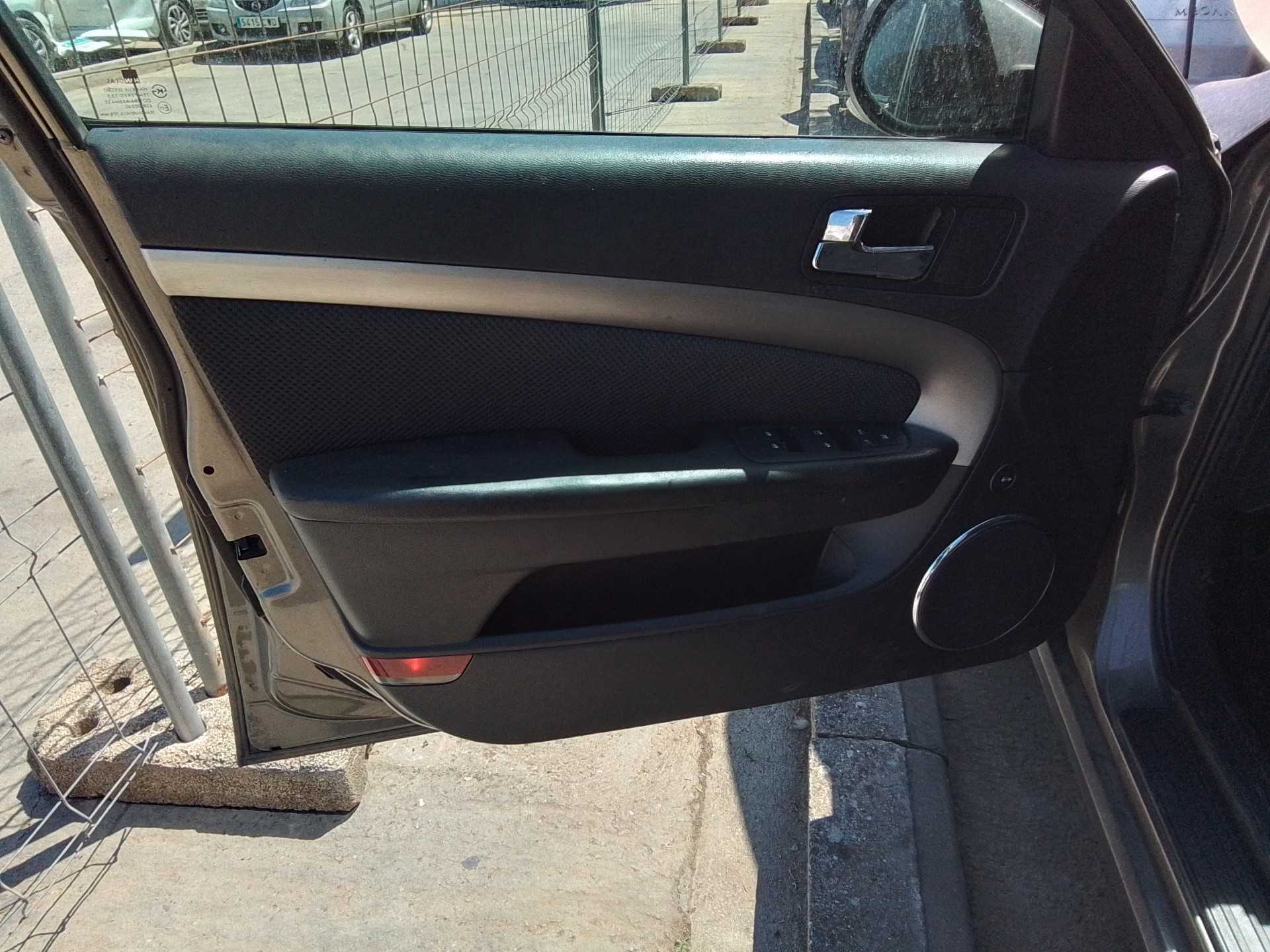 Recambio de guarnecido puerta delantera izquierda para chevrolet epica 2.0 diesel cat referencia OEM IAM   