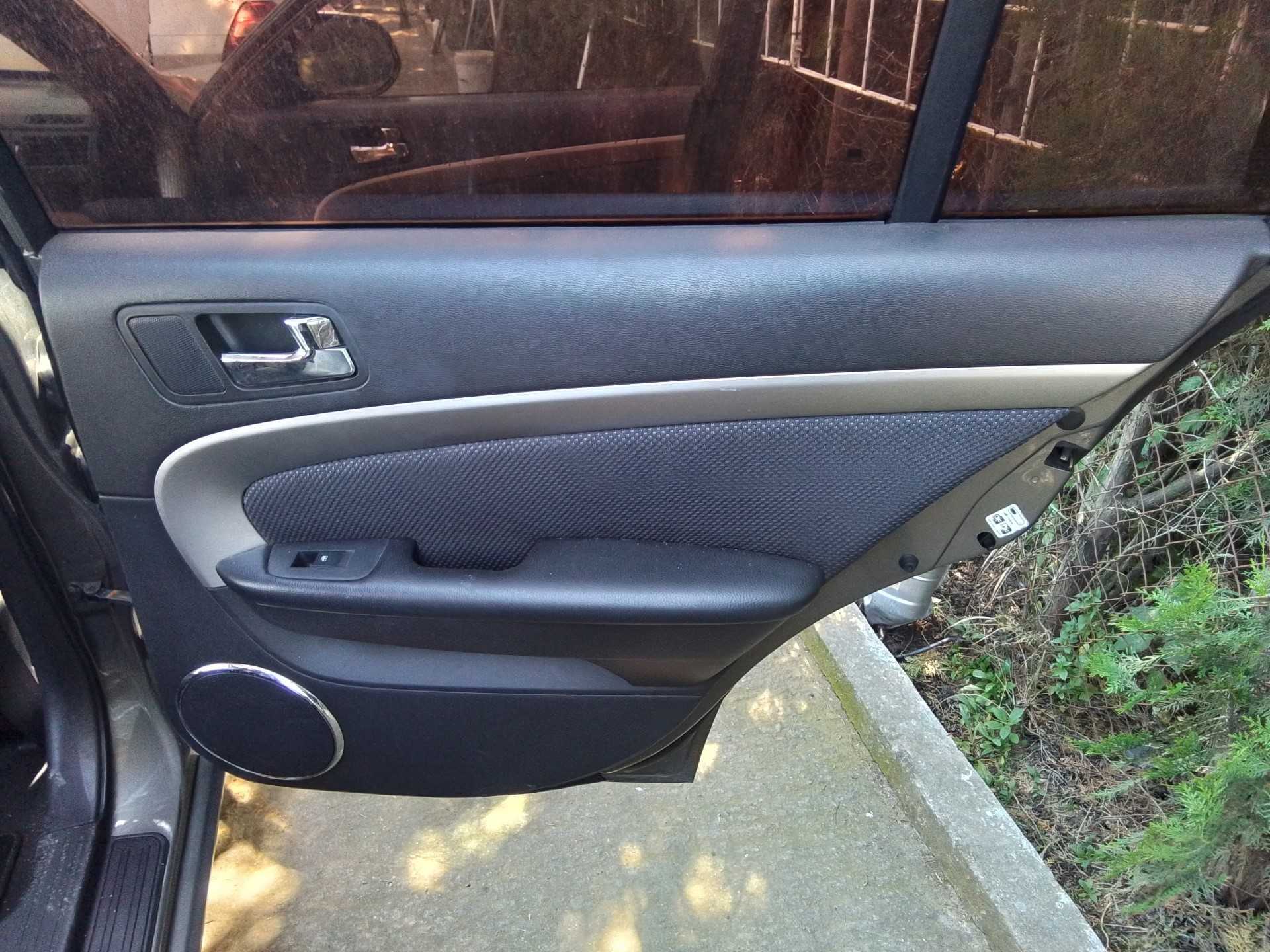 Recambio de guarnecido puerta trasera derecha para chevrolet epica 2.0 diesel cat referencia OEM IAM   