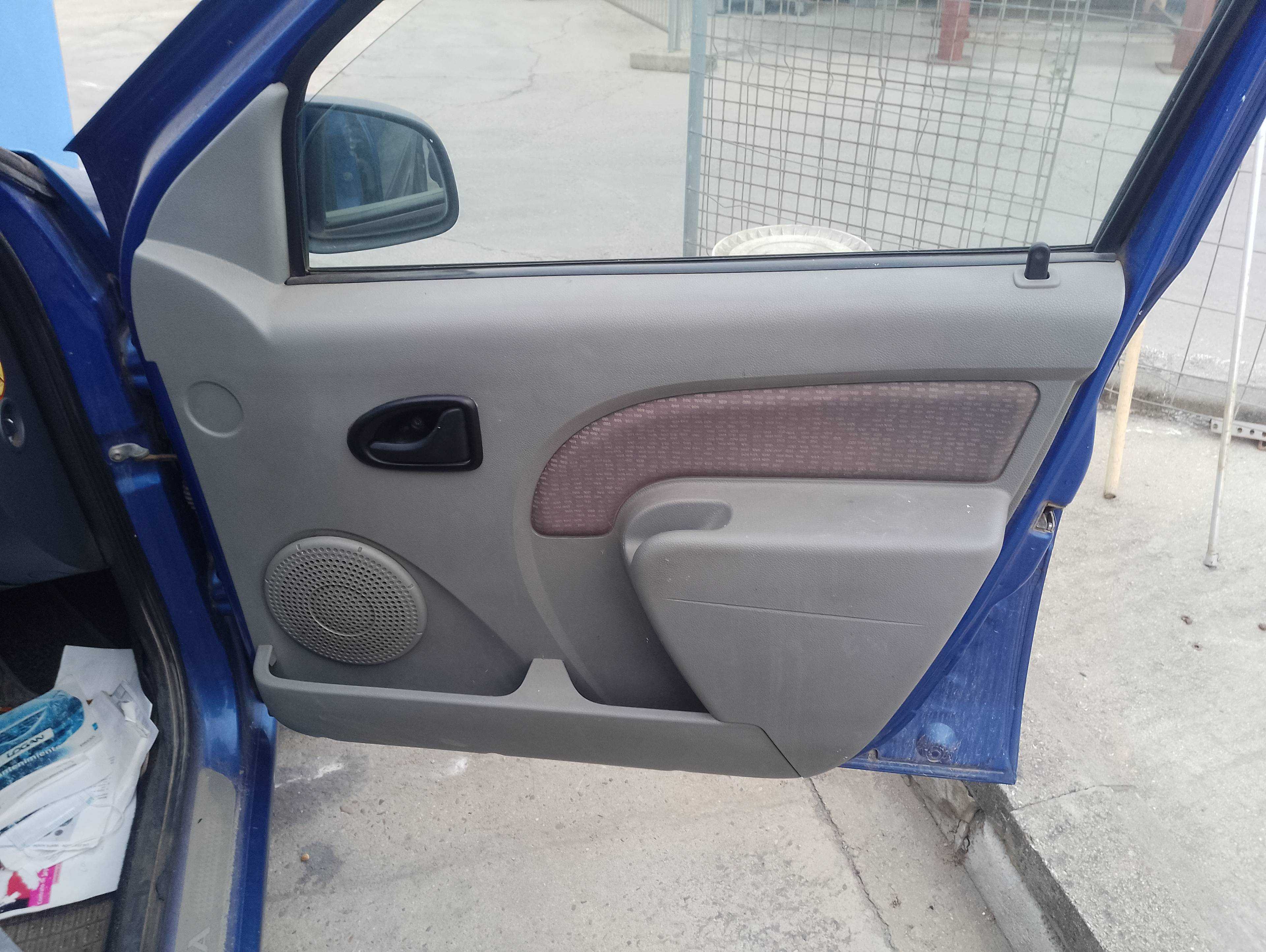 Recambio de guarnecido puerta delantera derecha para dacia logan 1.5 dci diesel cat referencia OEM IAM   