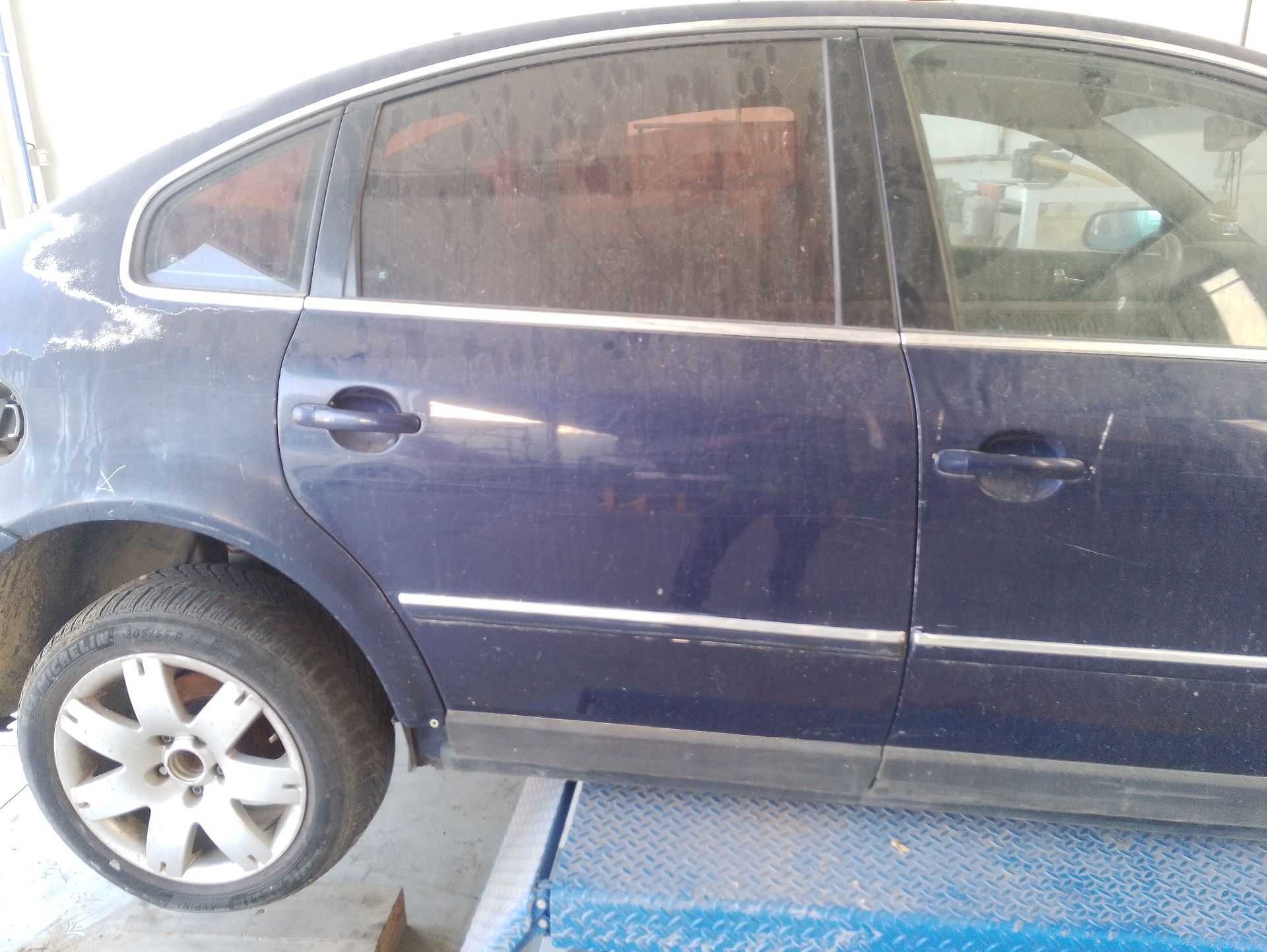 Recambio de puerta trasera derecha para volkswagen passat b5.5 (3b3) 1.9 tdi referencia OEM IAM 3B5833052AB  