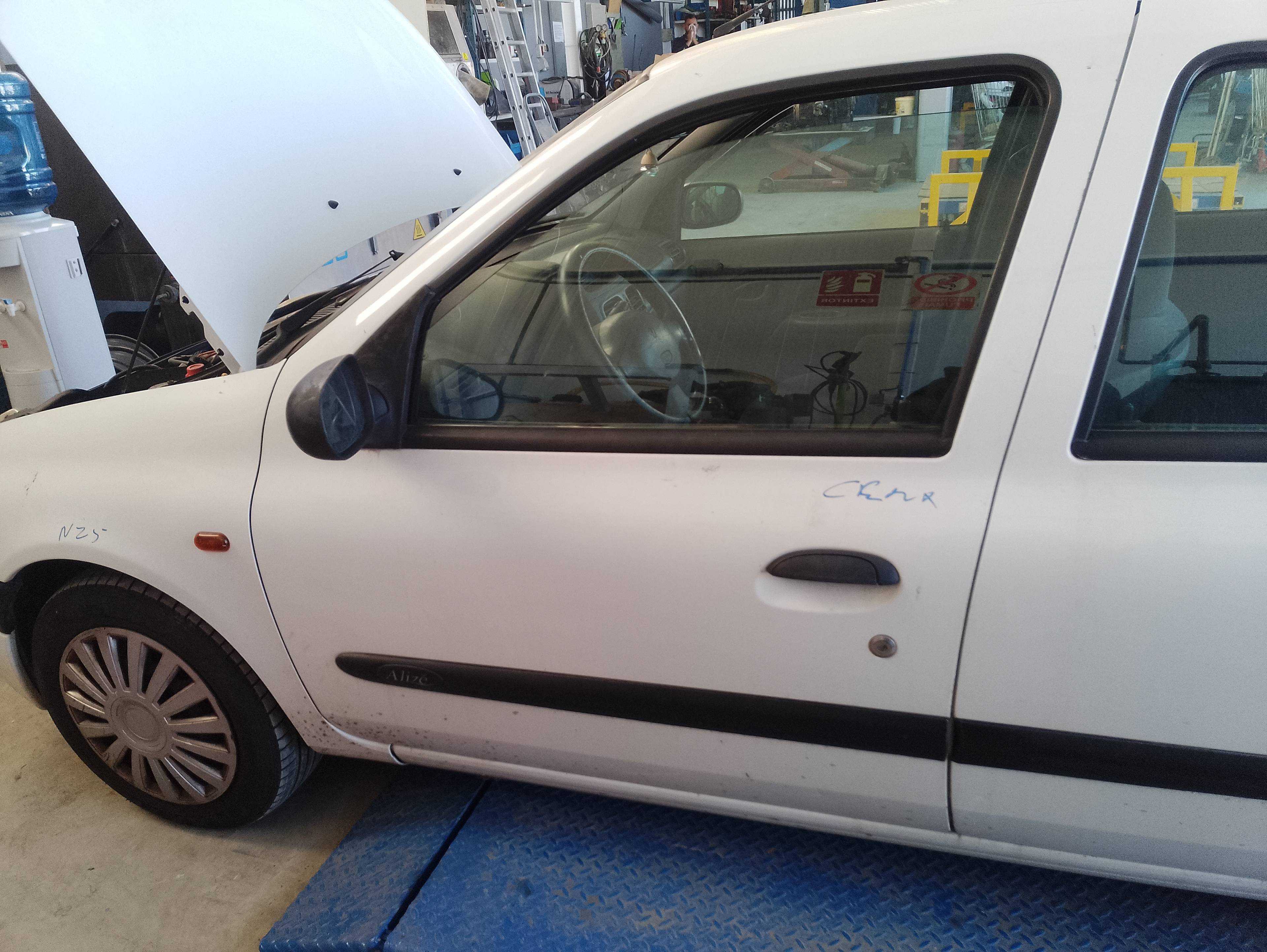 Recambio de puerta delantera izquierda para renault clio ii fase i (b/cbo) 1.9 d referencia OEM IAM   