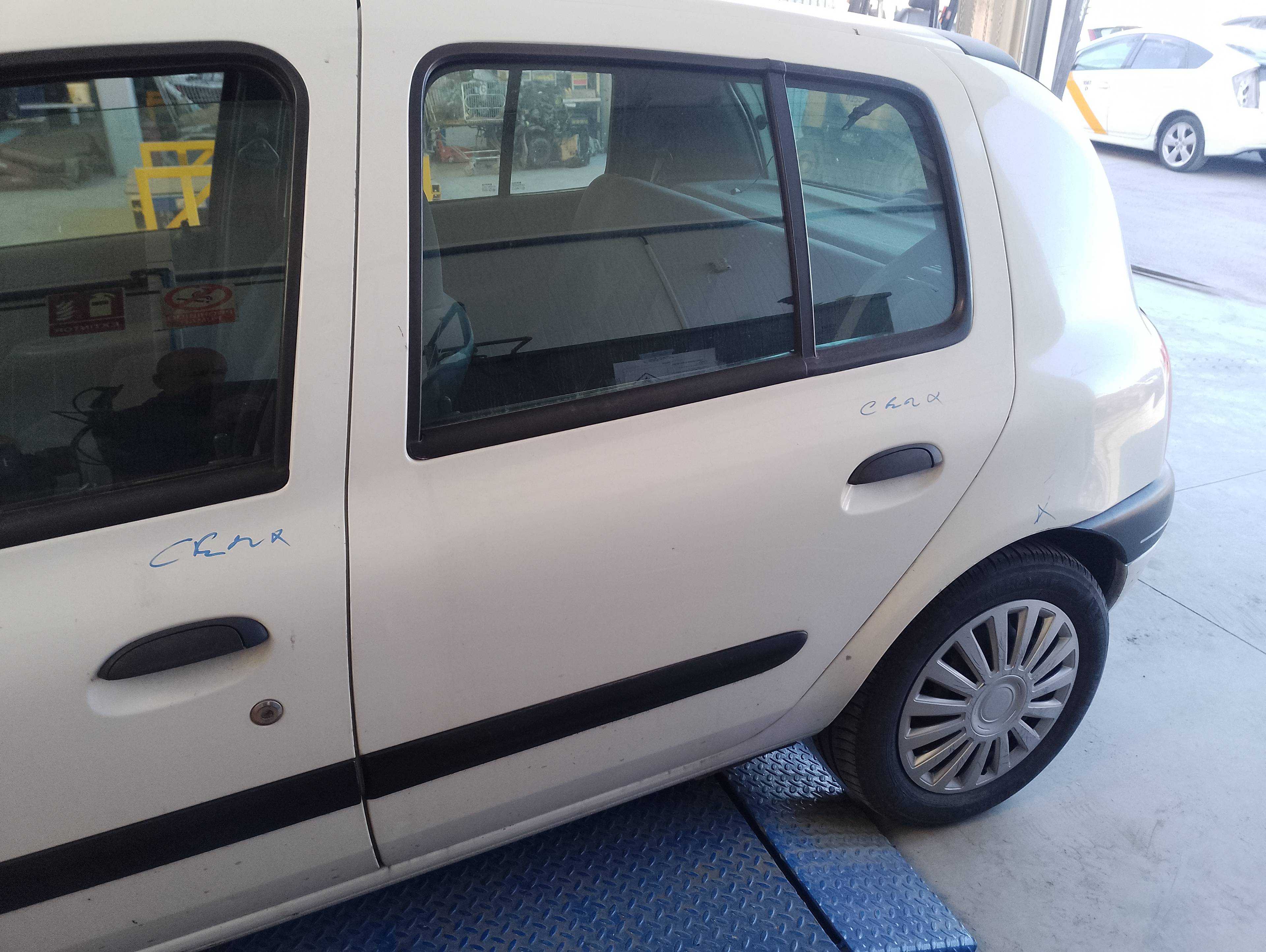 Recambio de puerta trasera izquierda para renault clio ii fase i (b/cbo) 1.9 d referencia OEM IAM   