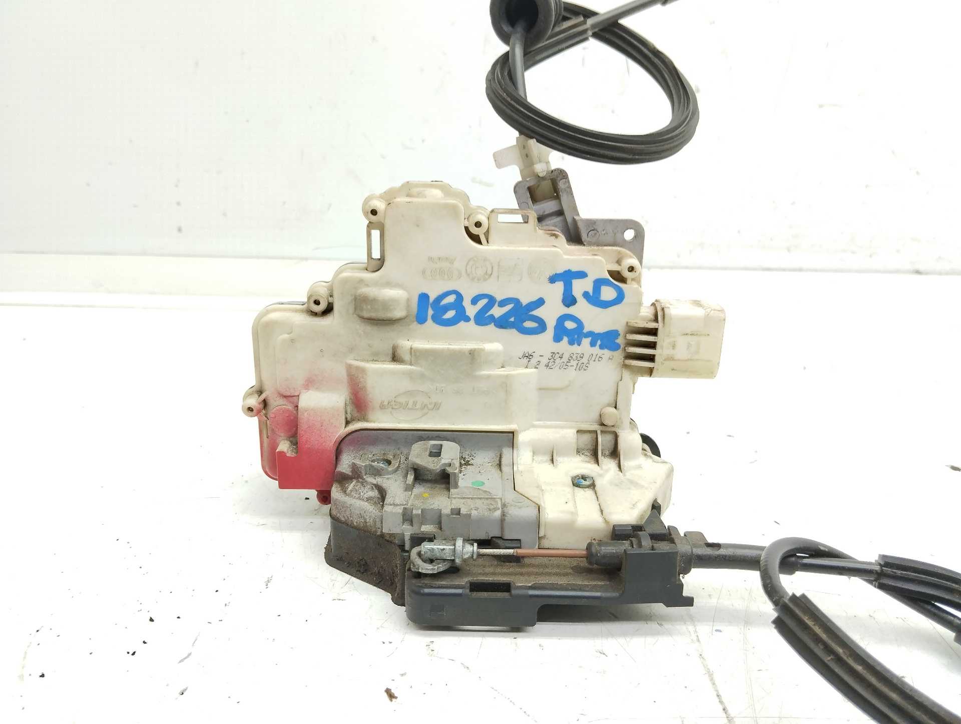 Recambio de cerradura puerta trasera derecha para volkswagen passat berlina (3c2) advance referencia OEM IAM 3C4839016A  