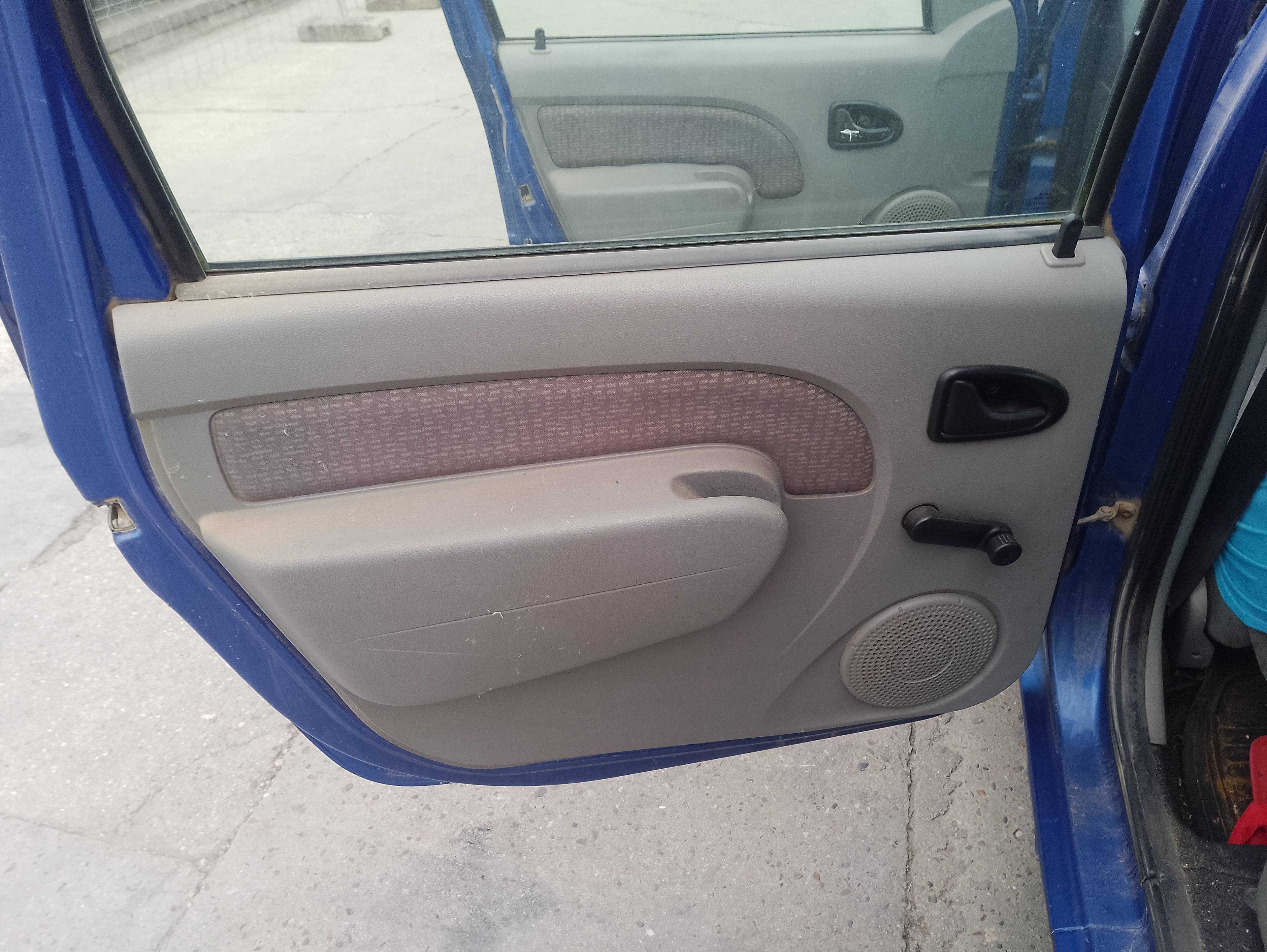 Recambio de guarnecido puerta trasera izquierda para dacia logan 1.5 dci diesel cat referencia OEM IAM   