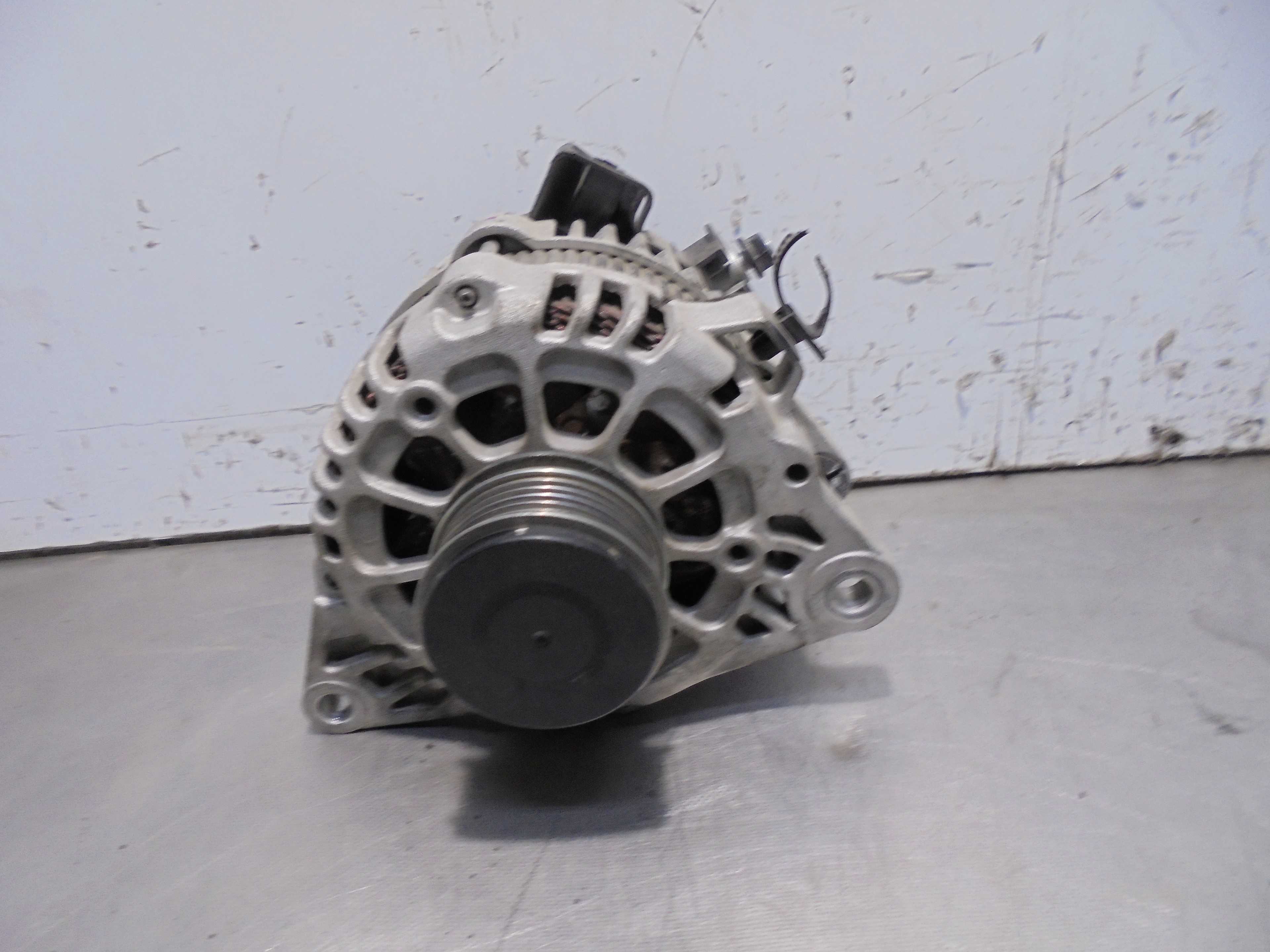 Recambio de alternador para kia carens ( ) 1.7 crdi cat referencia OEM IAM 373002A900 REMY 