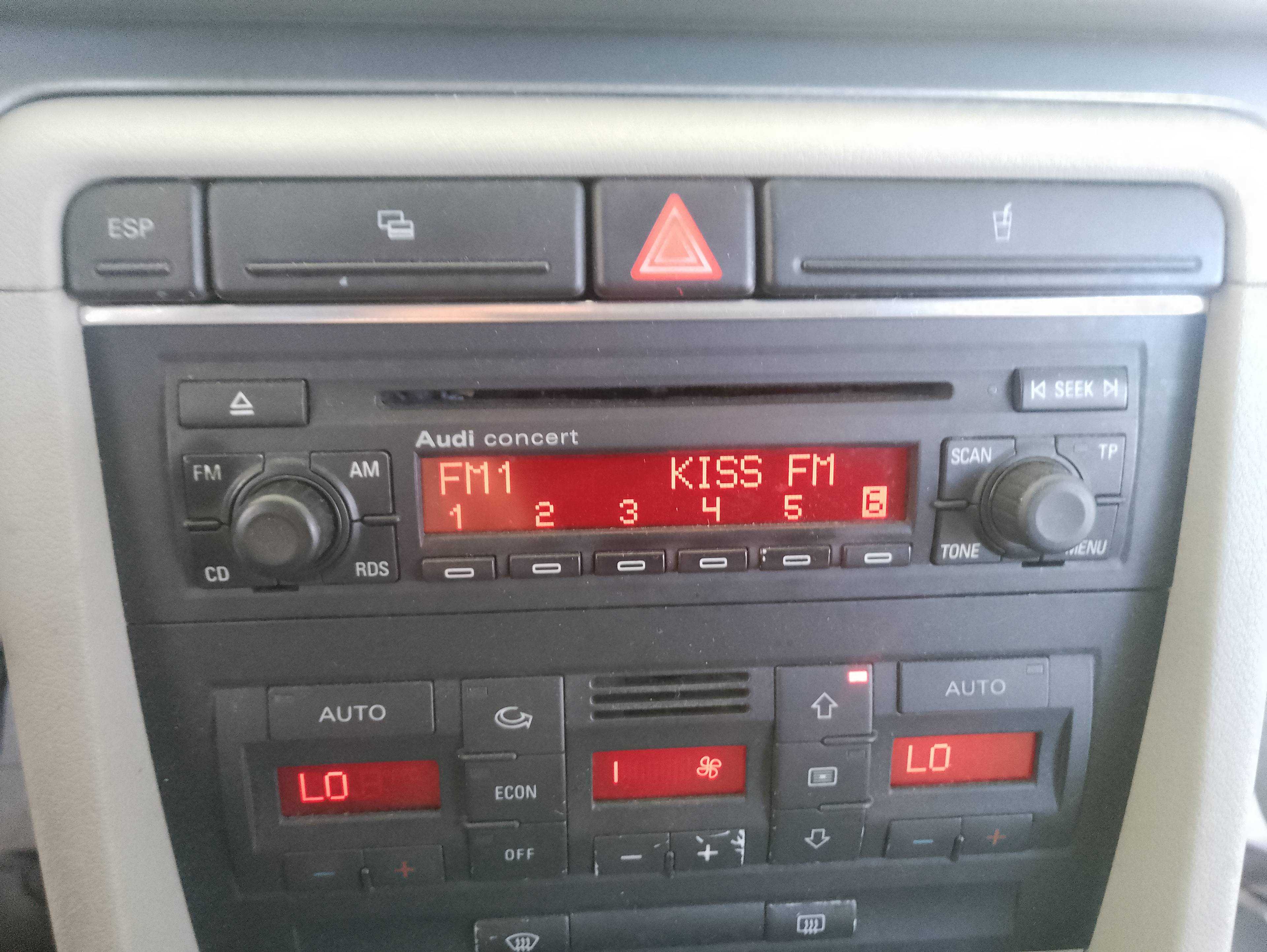 Recambio de sistema audio / radio cd para audi a4 berlina (8e) 2.0 referencia OEM IAM 8E0035186D  