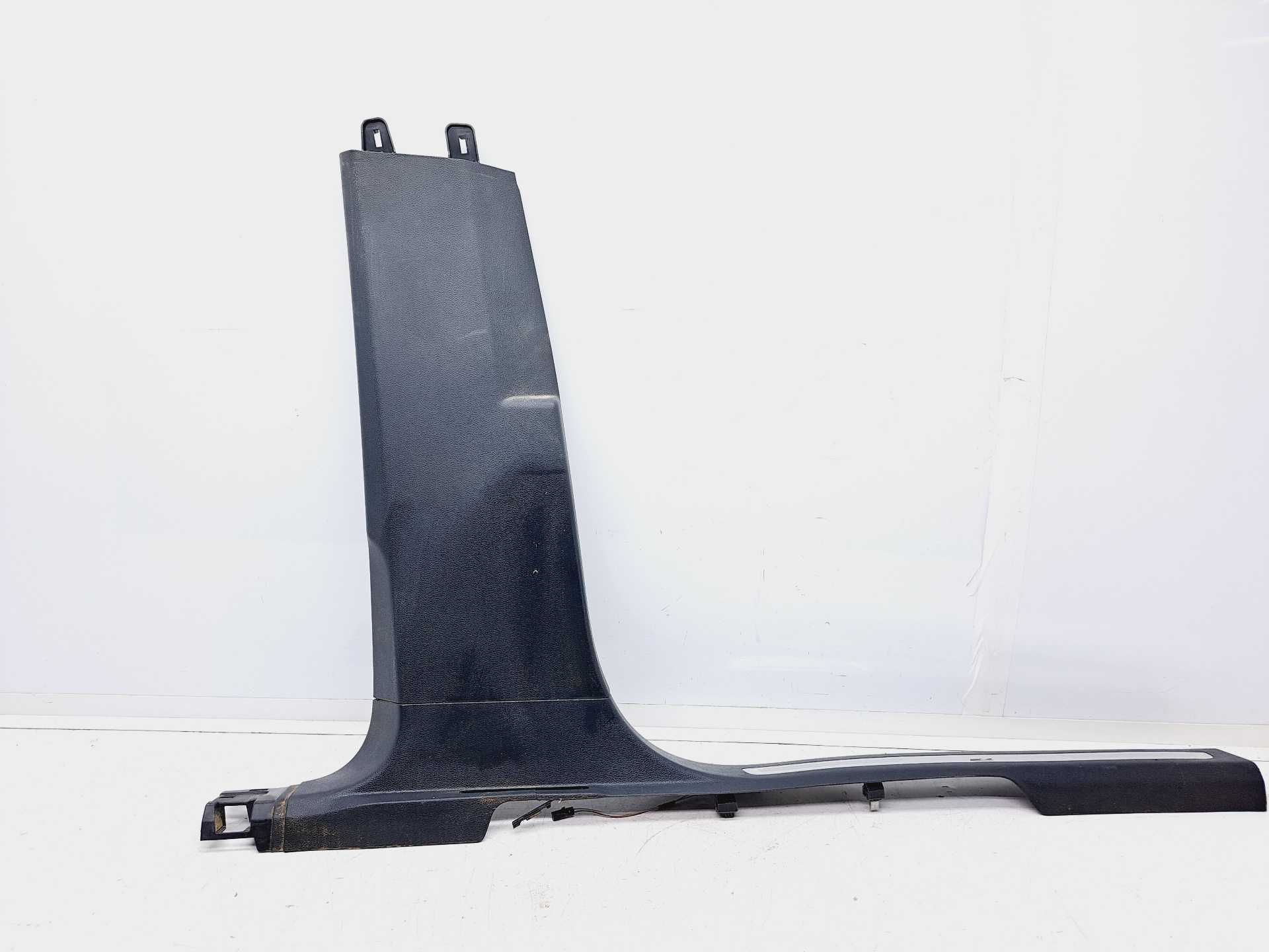 Recambio de moldura para volkswagen tiguan 2.0 tdi referencia OEM IAM 5NA867291  