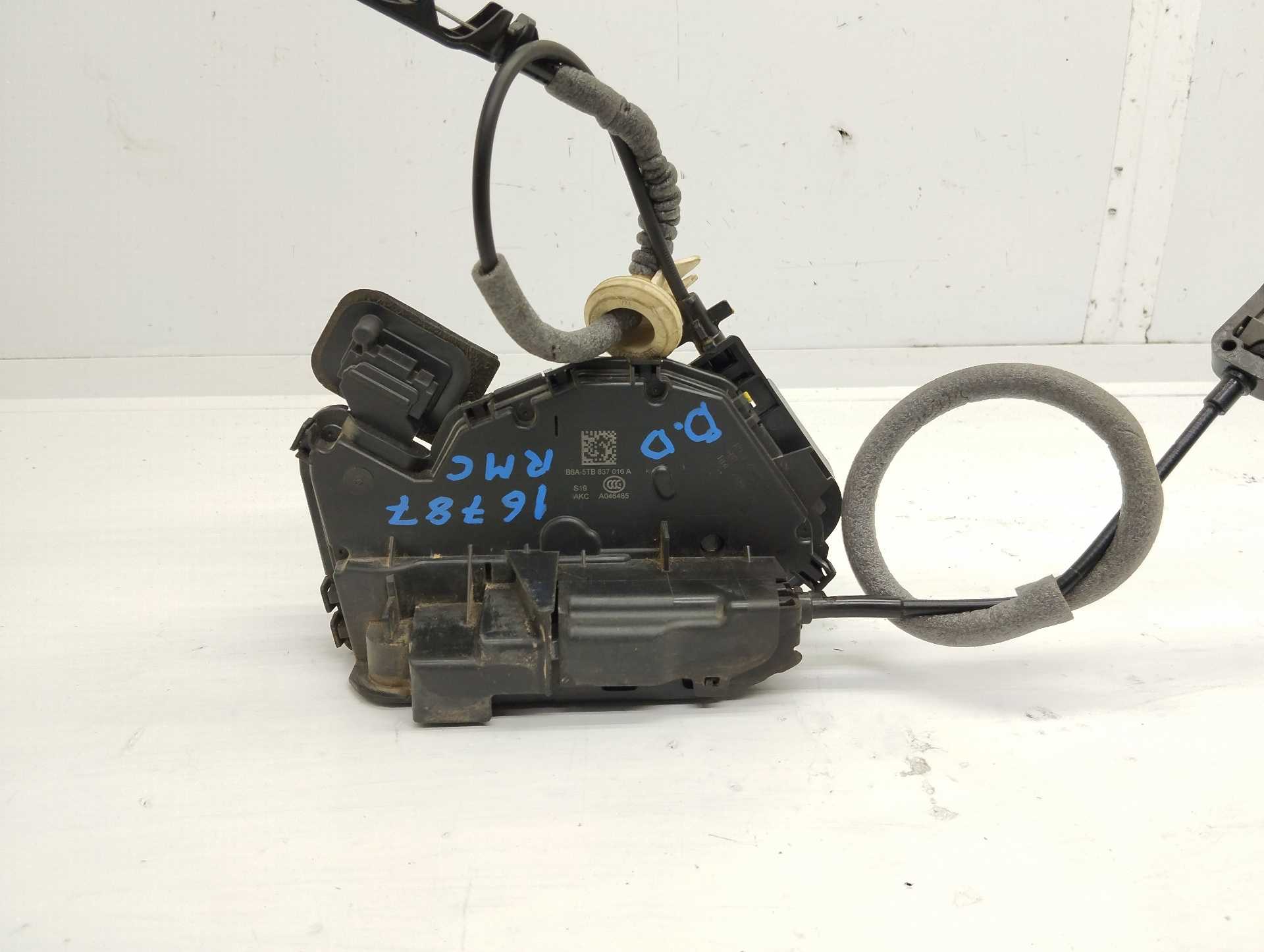 Recambio de cerradura puerta delantera derecha para volkswagen golf vii lim. 2.0 tsi referencia OEM IAM 5TB837016A A056465 